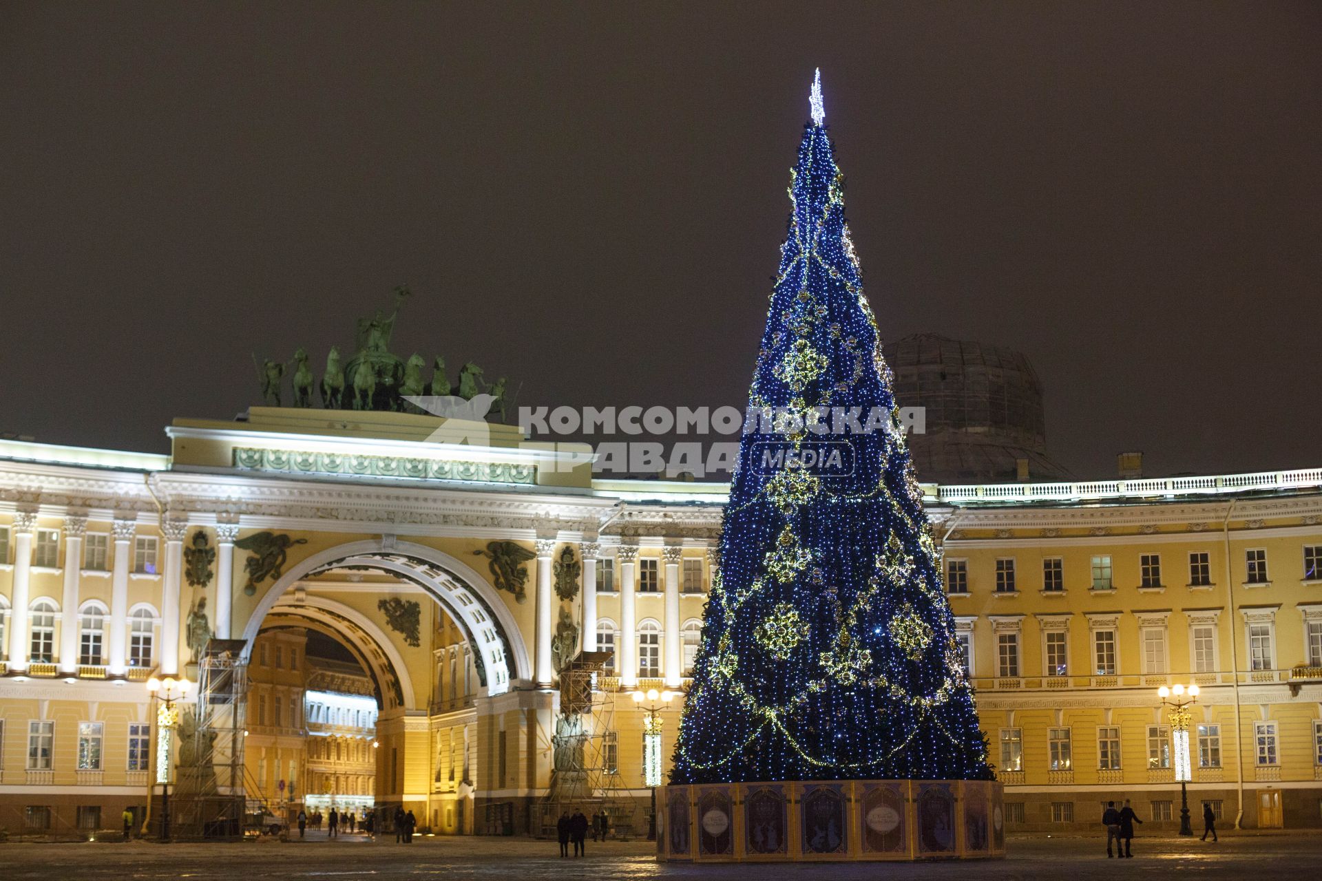 Санкт-Петербург. Новогодняя ель на Дворцовой площади