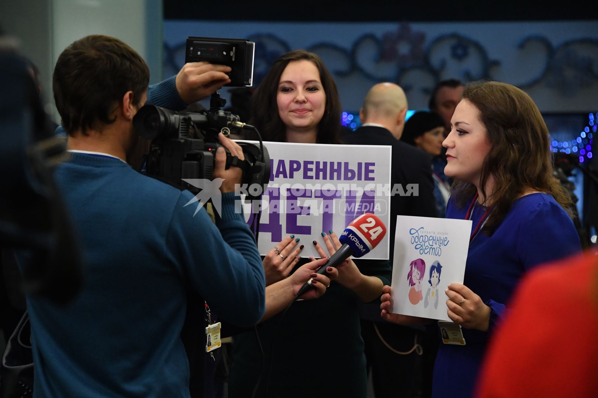 Москва. Журналисты перед началом большой ежегодной пресс-конференции президента России Владимира Путина в Центре международной торговли на Красной Пресне.