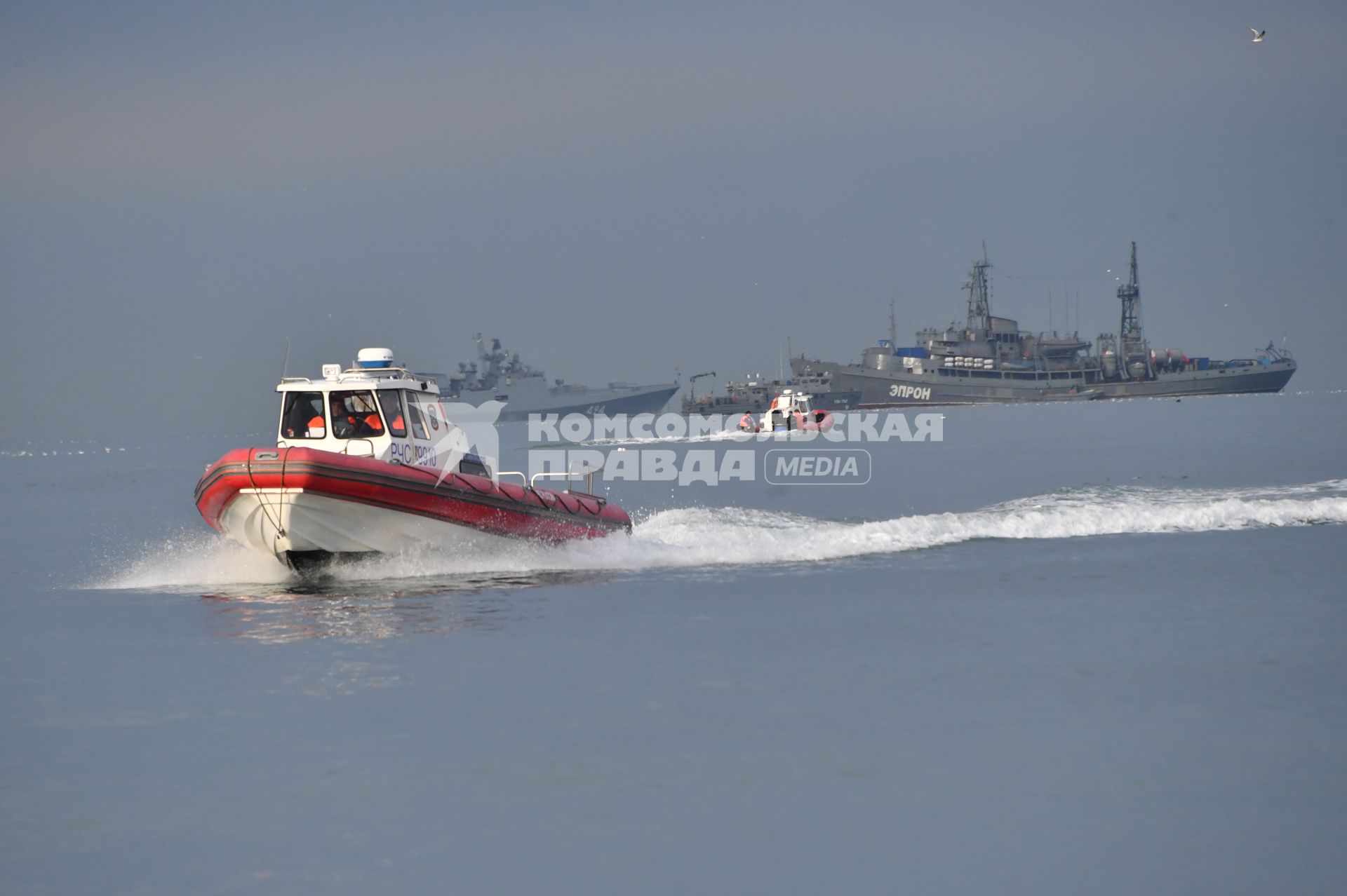 Сочи. Поисковые работы у побережья Черного моря, где потерпел крушение самолет Ту-154 Минобороны РФ.