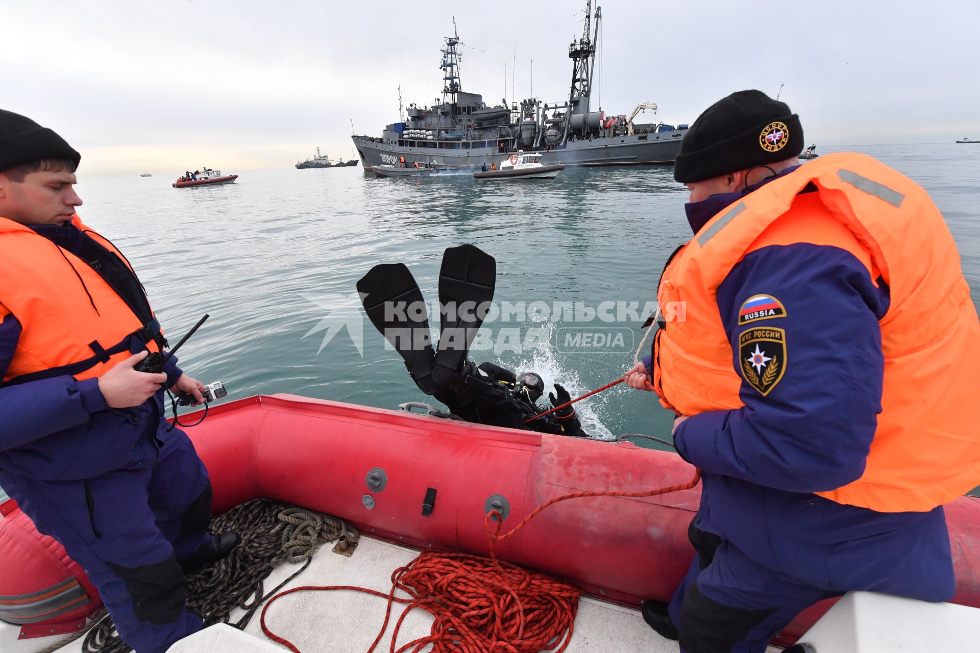 Сочи. Поисковые работы у побережья Черного моря, где потерпел крушение самолет Ту-154 Минобороны РФ.