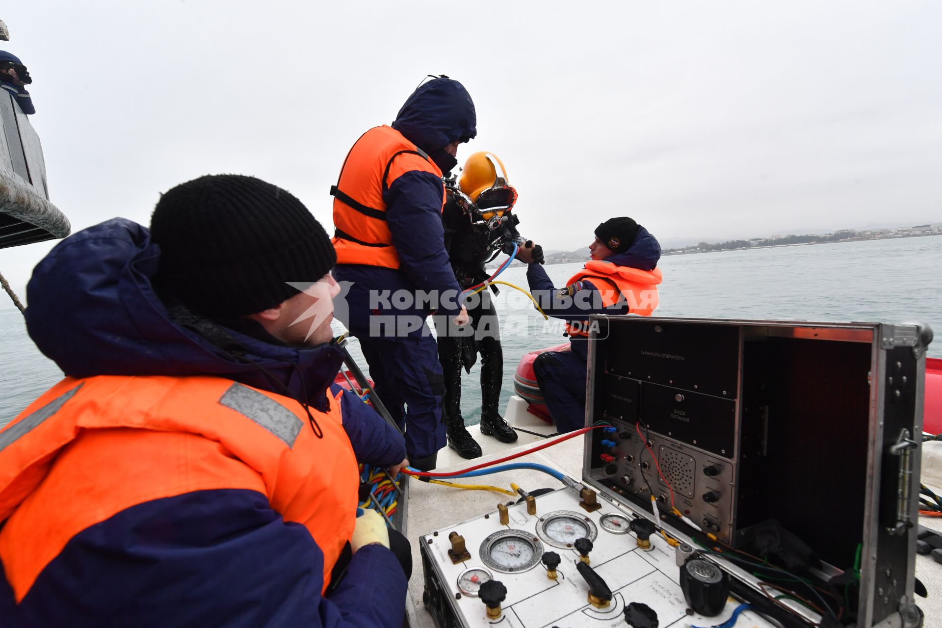 Сочи. Поисковые работы у побережья Черного моря, где потерпел крушение самолет Ту-154 Минобороны РФ.