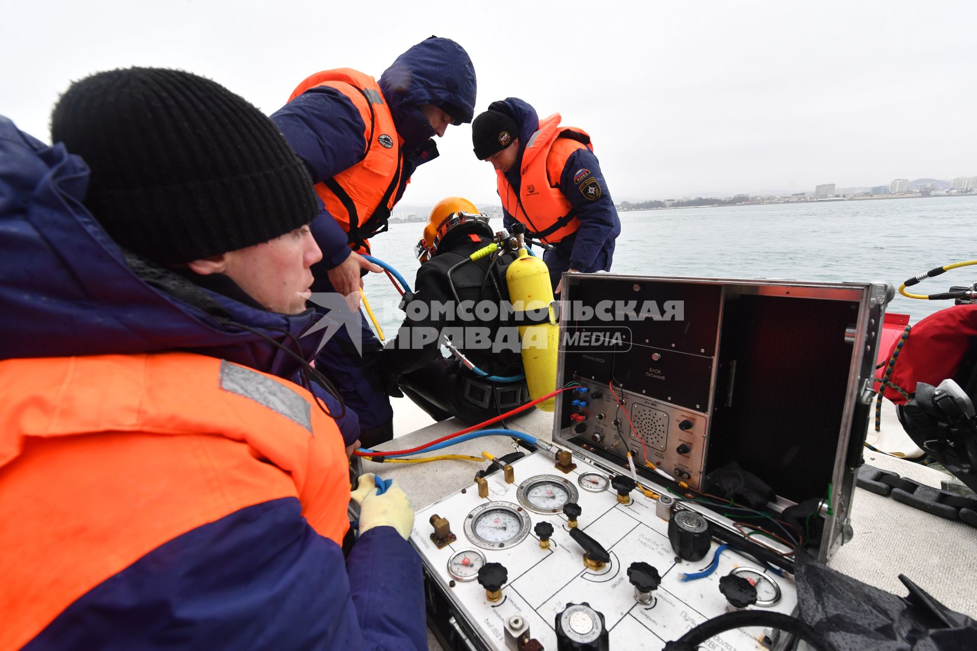 Сочи. Поисковые работы у побережья Черного моря, где потерпел крушение самолет Ту-154 Минобороны РФ.