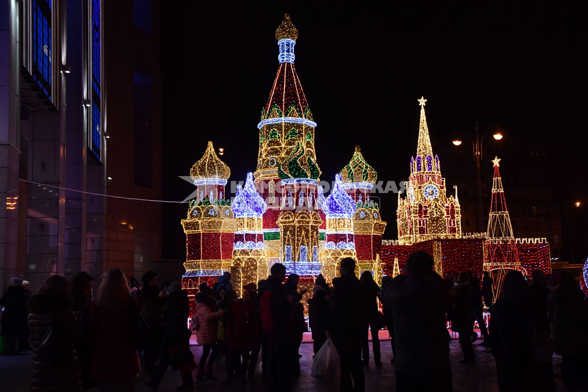 Москва. Световая 3D-модель Кремля возле ТЦ `Европейский`.