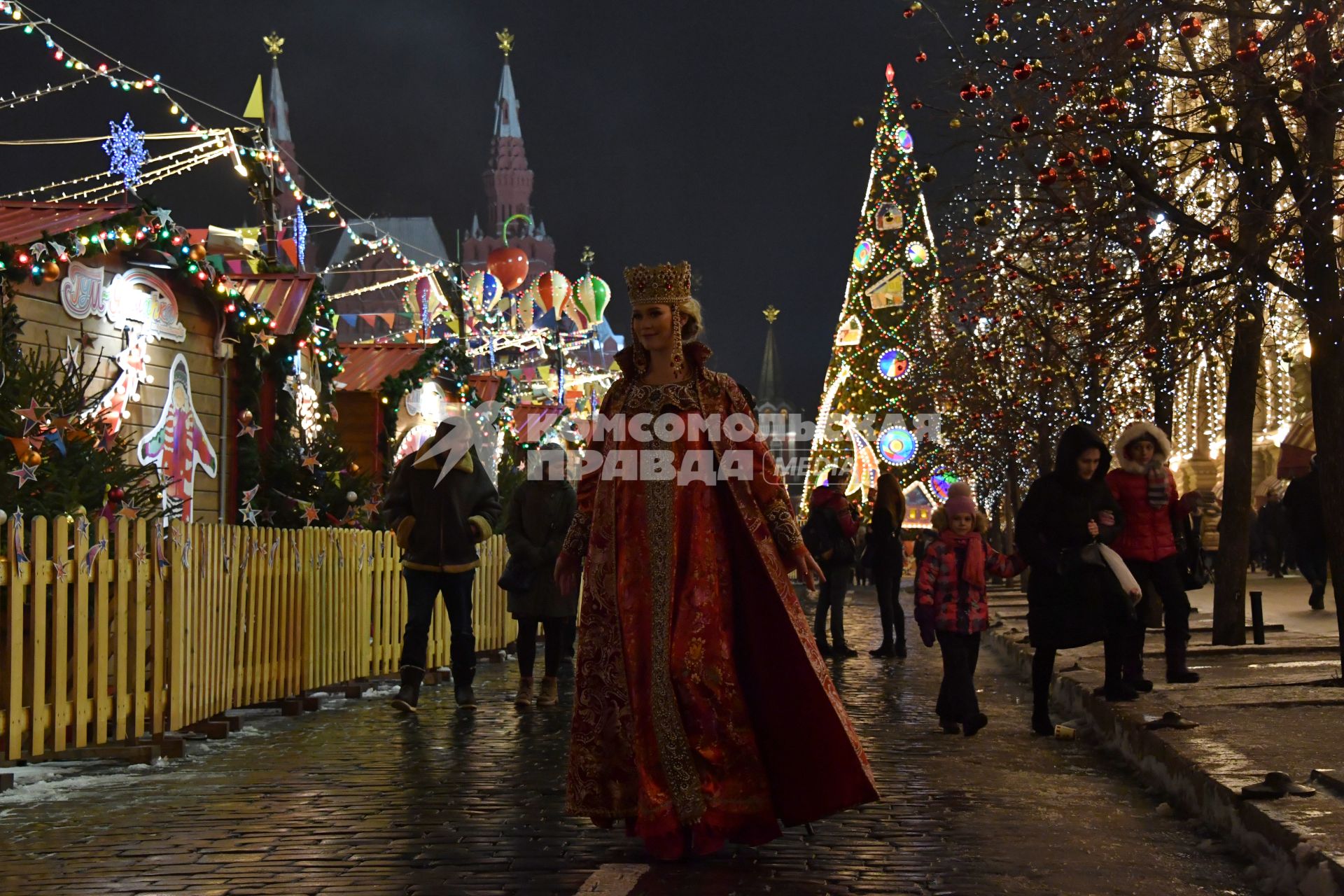 Москва. Новогодняя ГУМ-Ярмарка на Красной площади.