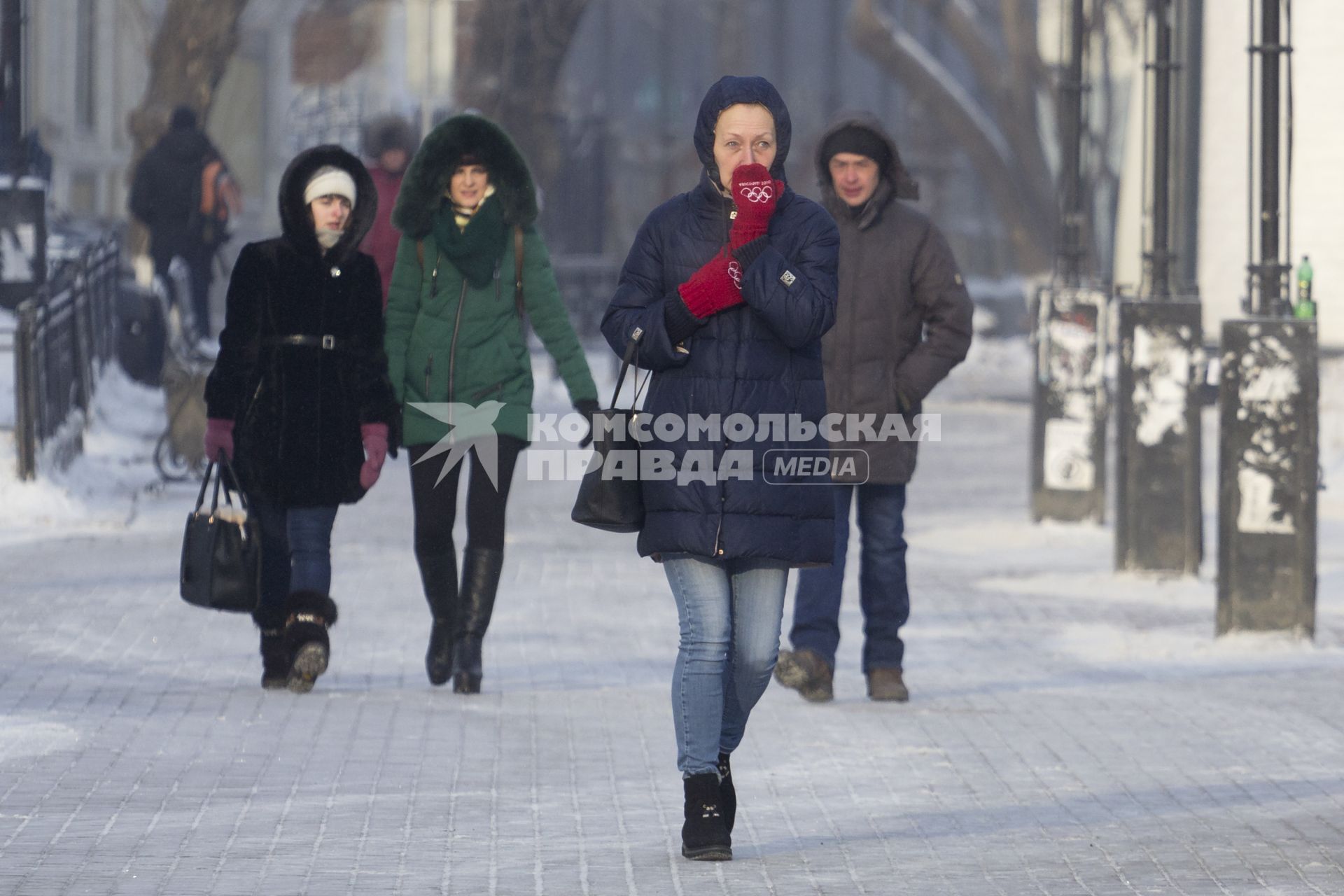 Иркутск. Жители города на улице.