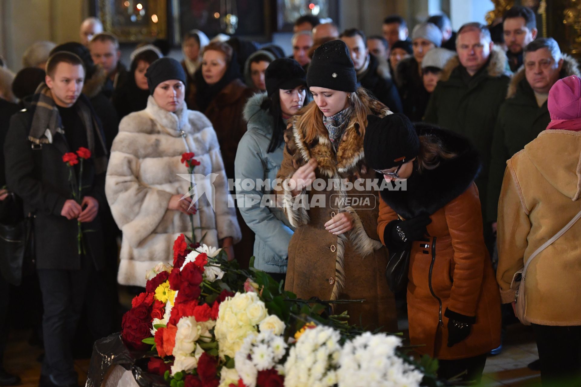 Москва. На церемонии прощания с директором Международной общественной организации `Справедливая помощь` Елизаветой Глинкой, погибшей при крушении самолета Ту-154  над Черным морем 25 декабря 2016-го года, в Успенском соборе Новодевичьего монастыря.