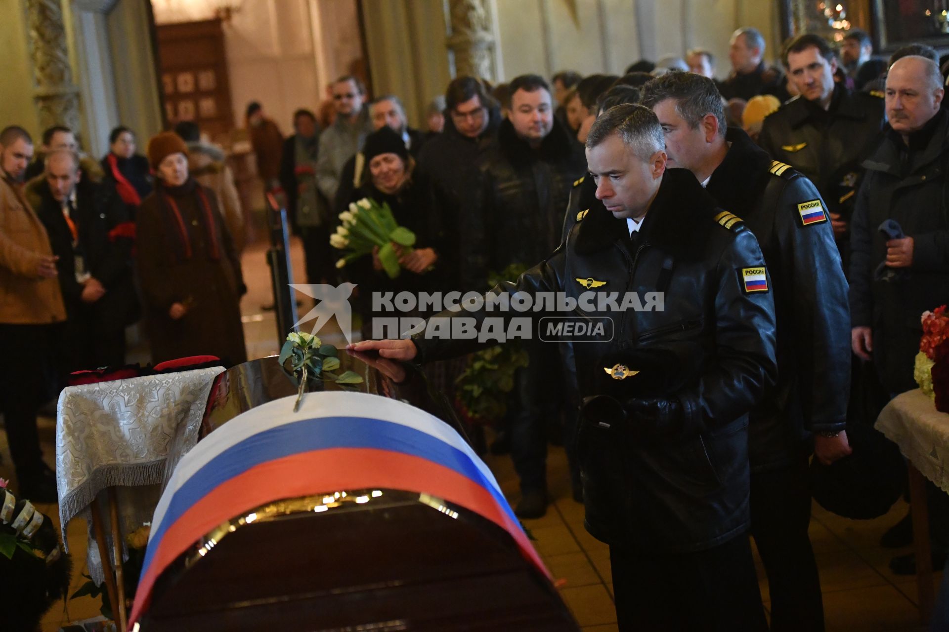 Москва. На церемонии прощания с директором Международной общественной организации `Справедливая помощь` Елизаветой Глинкой, погибшей при крушении самолета Ту-154  над Черным морем 25 декабря 2016-го года, в Успенском соборе Новодевичьего монастыря.