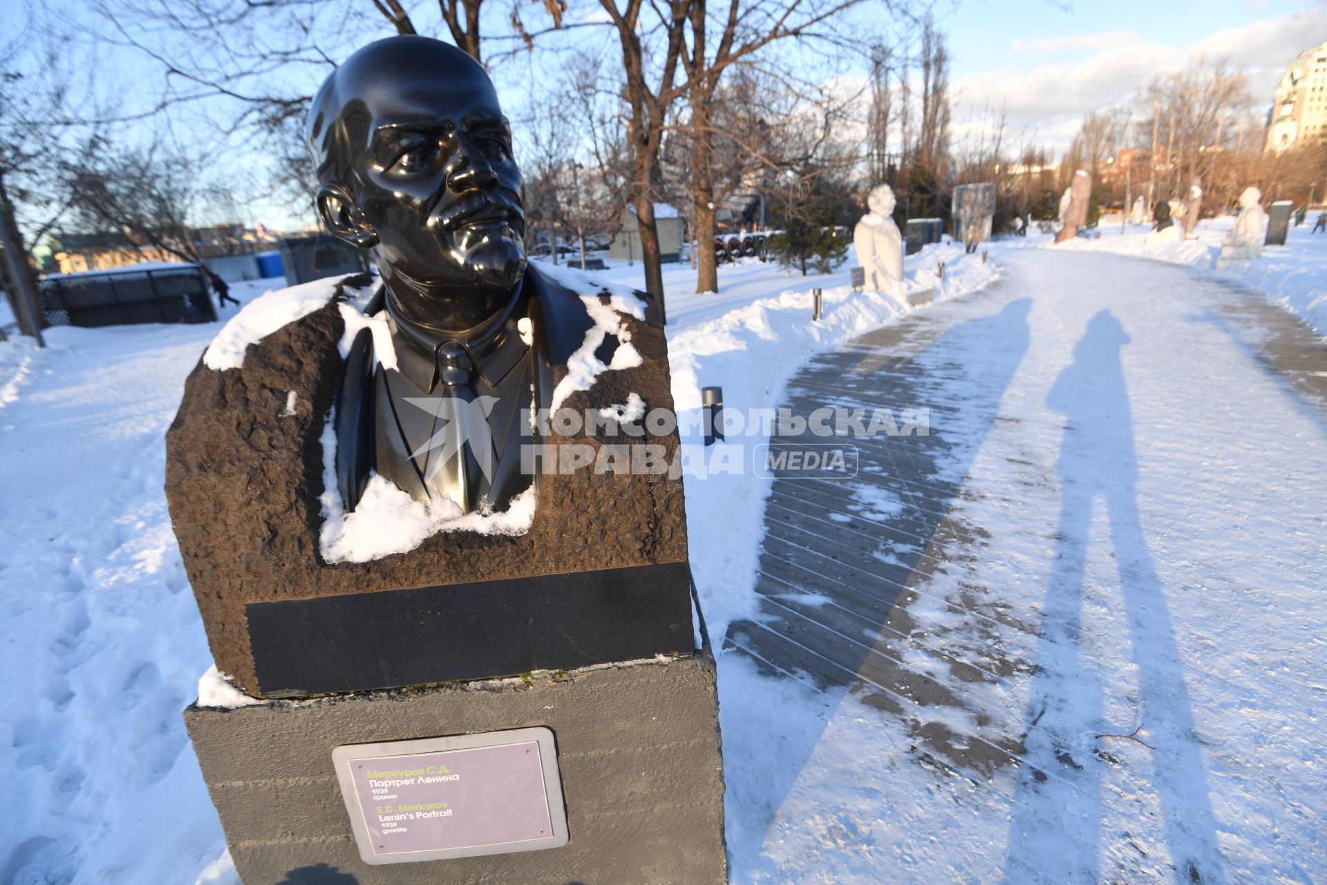 Москва.  Бюст Владимира Ленина   в парке искусств  `Музеон`.