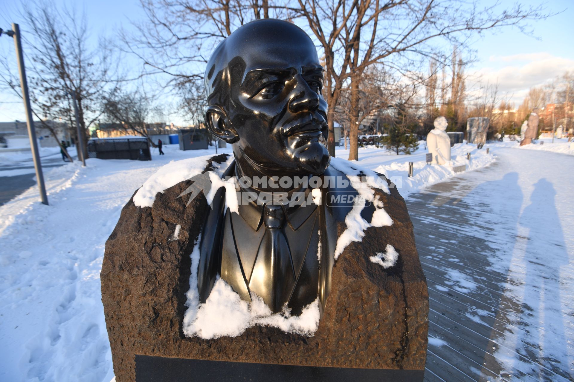 Москва.  Бюст Владимира Ленина   в парке искусств  `Музеон`.