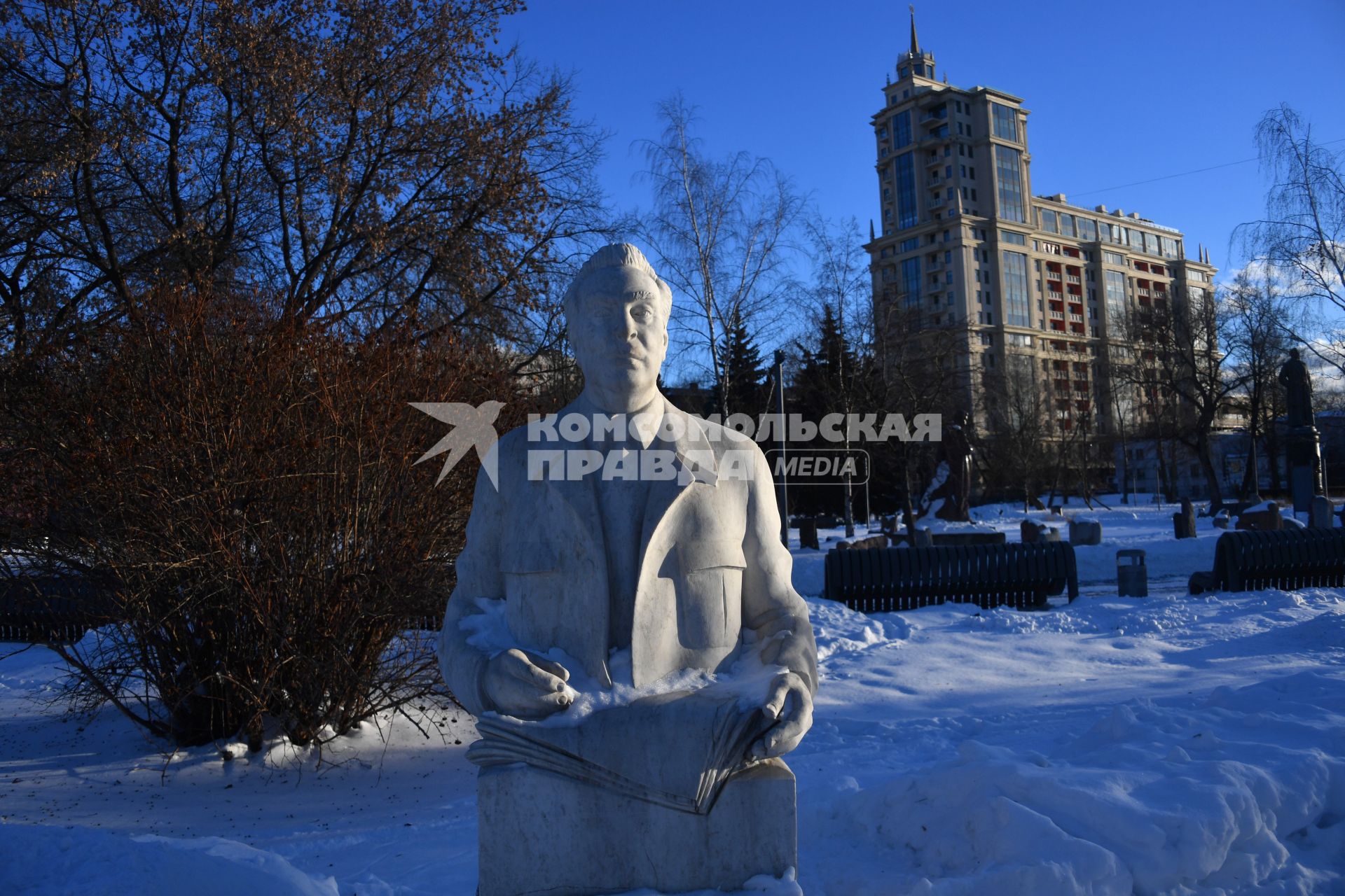 Москва.  Скульптура  в парке искусств  `Музеон`.