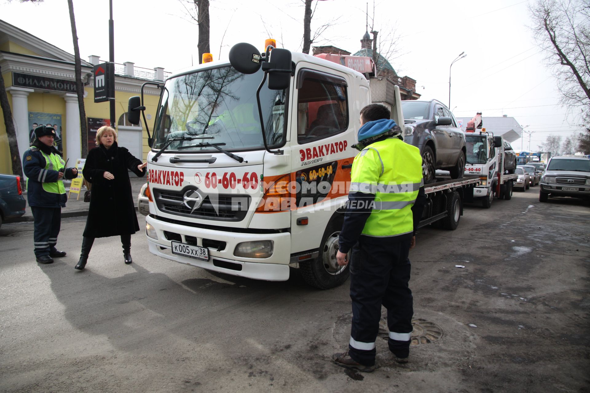 Иркутск. Эвакуация неправильно припаркованного автомобиля.