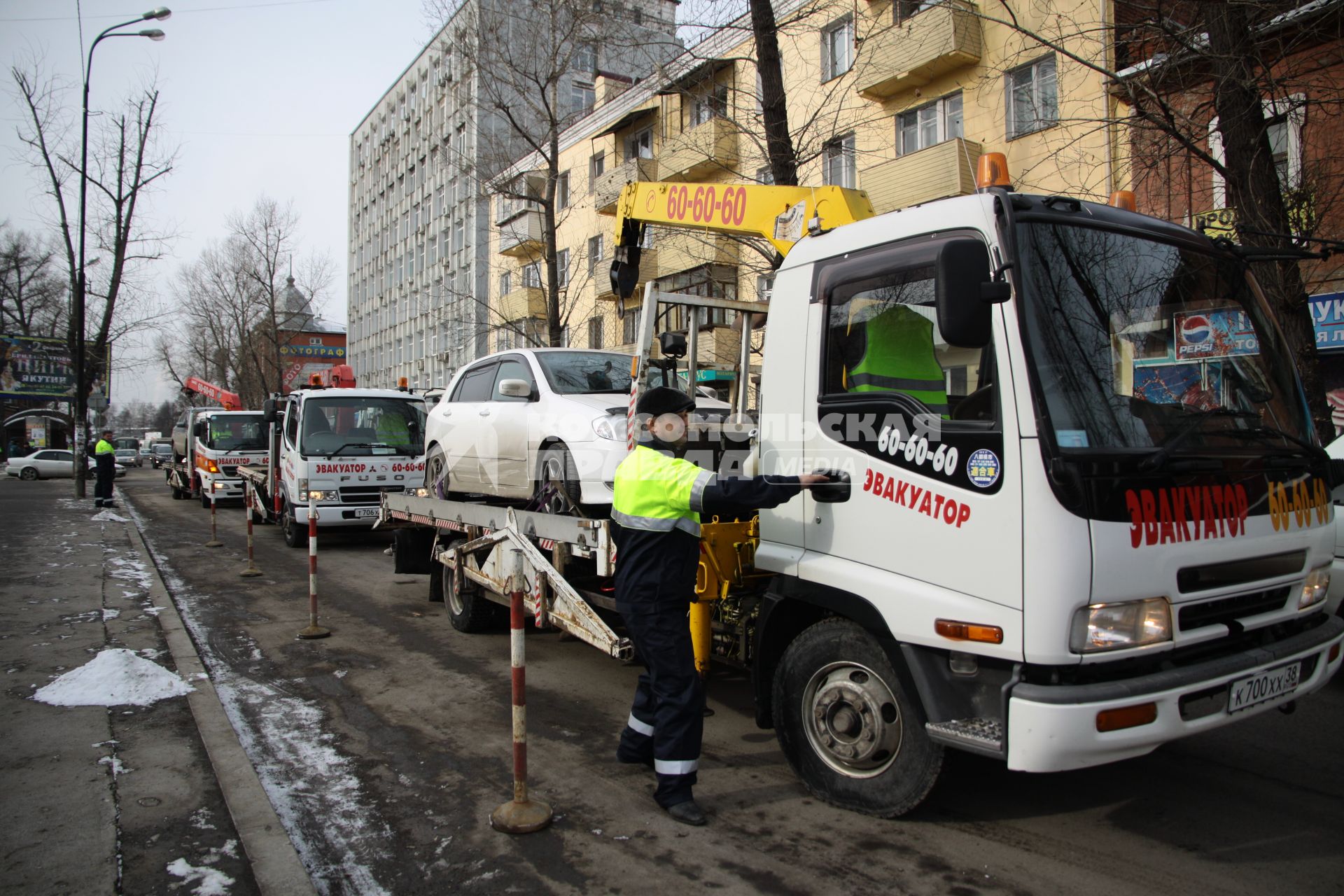 Иркутск. Эвакуация неправильно припаркованного автомобиля.