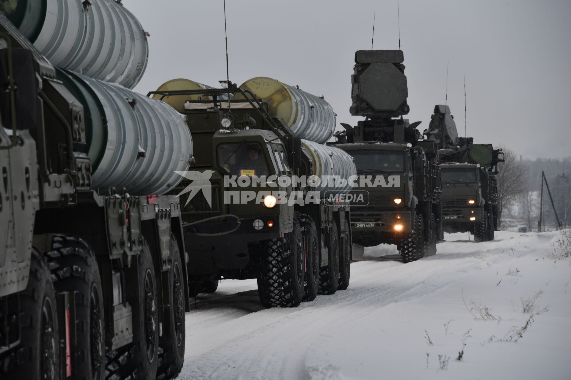 Подольск, Московская область.   В Подмосковье поставили на боевое дежурство  полк зенитно-ракетных систем С-400 `Триумф`.