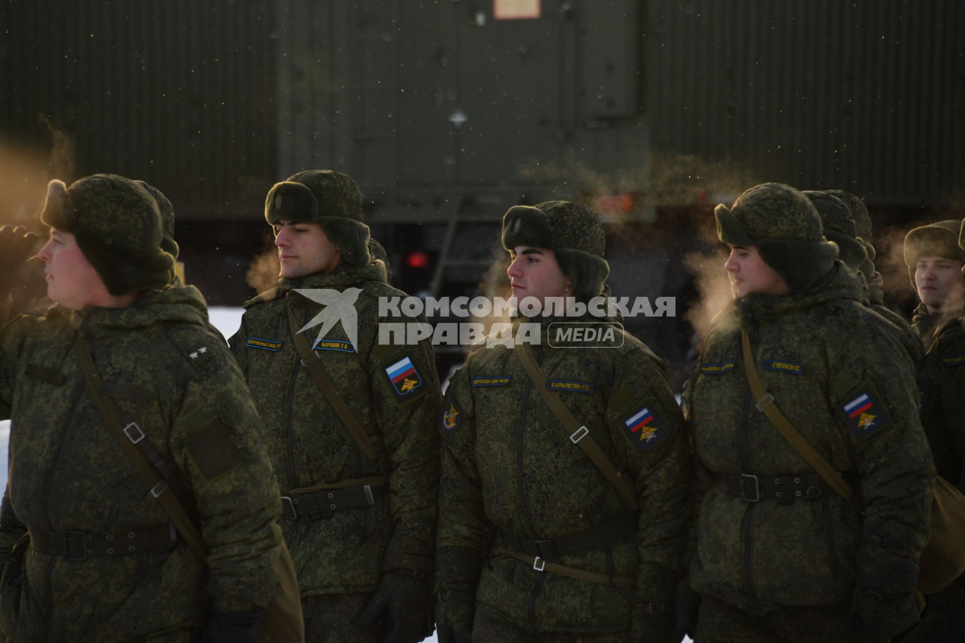 Подольск, Московская область.   В Подмосковье поставили на боевое дежурство  полк зенитно-ракетных систем С-400 `Триумф`.