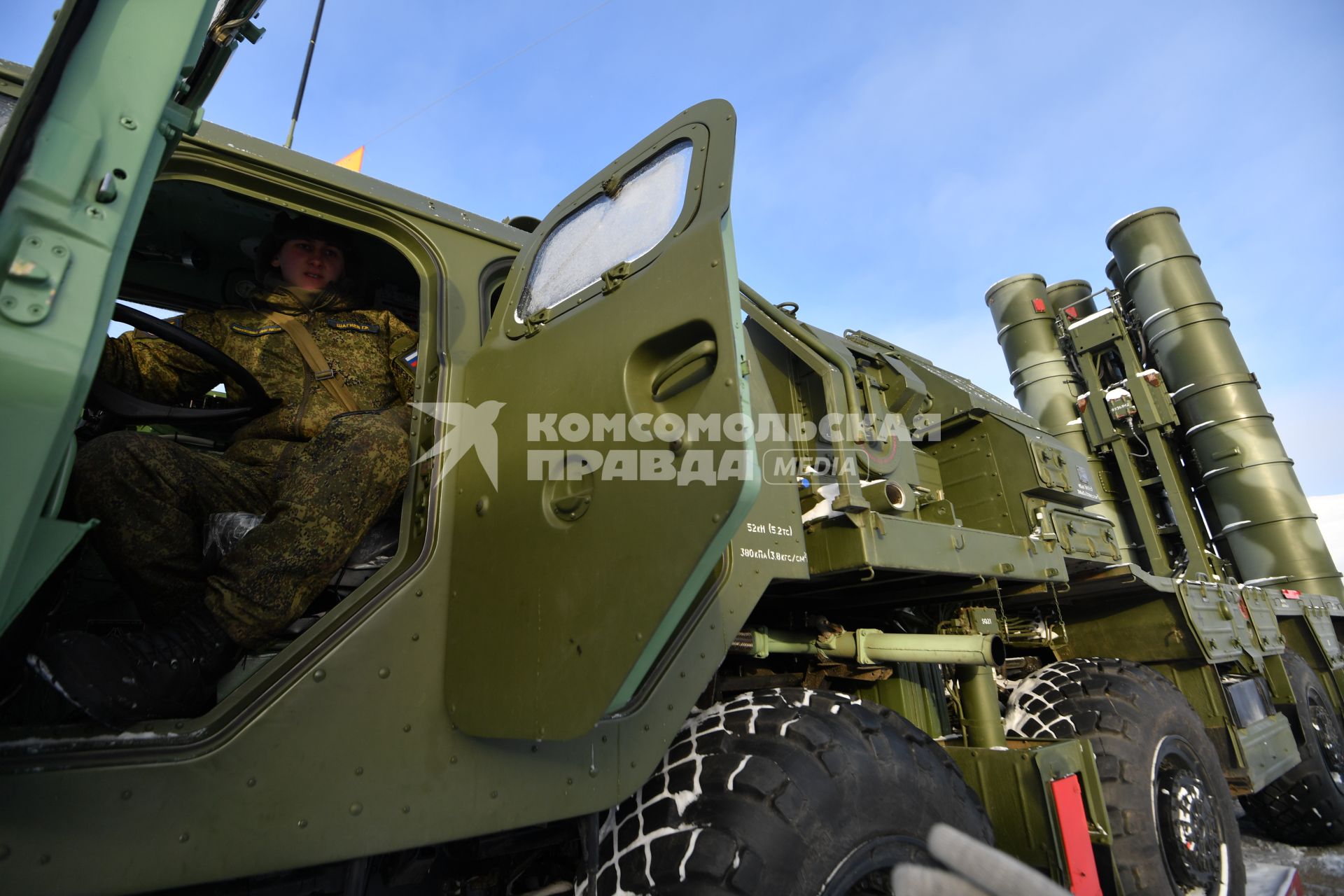 Подольск, Московская область.   В Подмосковье поставили на боевое дежурство  полк зенитно-ракетных систем С-400 `Триумф`.