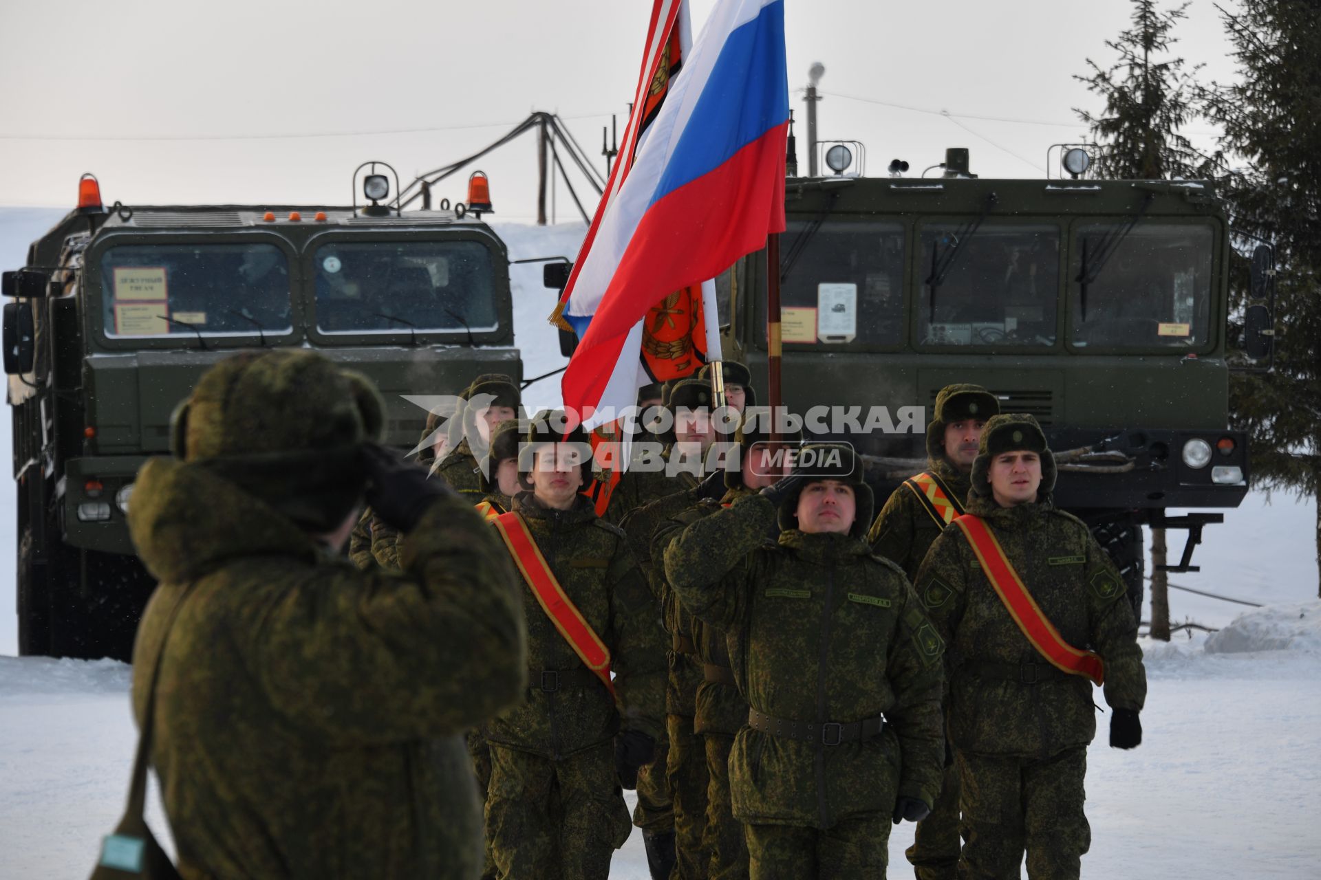 Подольск, Московская область.   В Подмосковье поставили на боевое дежурство  полк зенитно-ракетных систем С-400 `Триумф`.