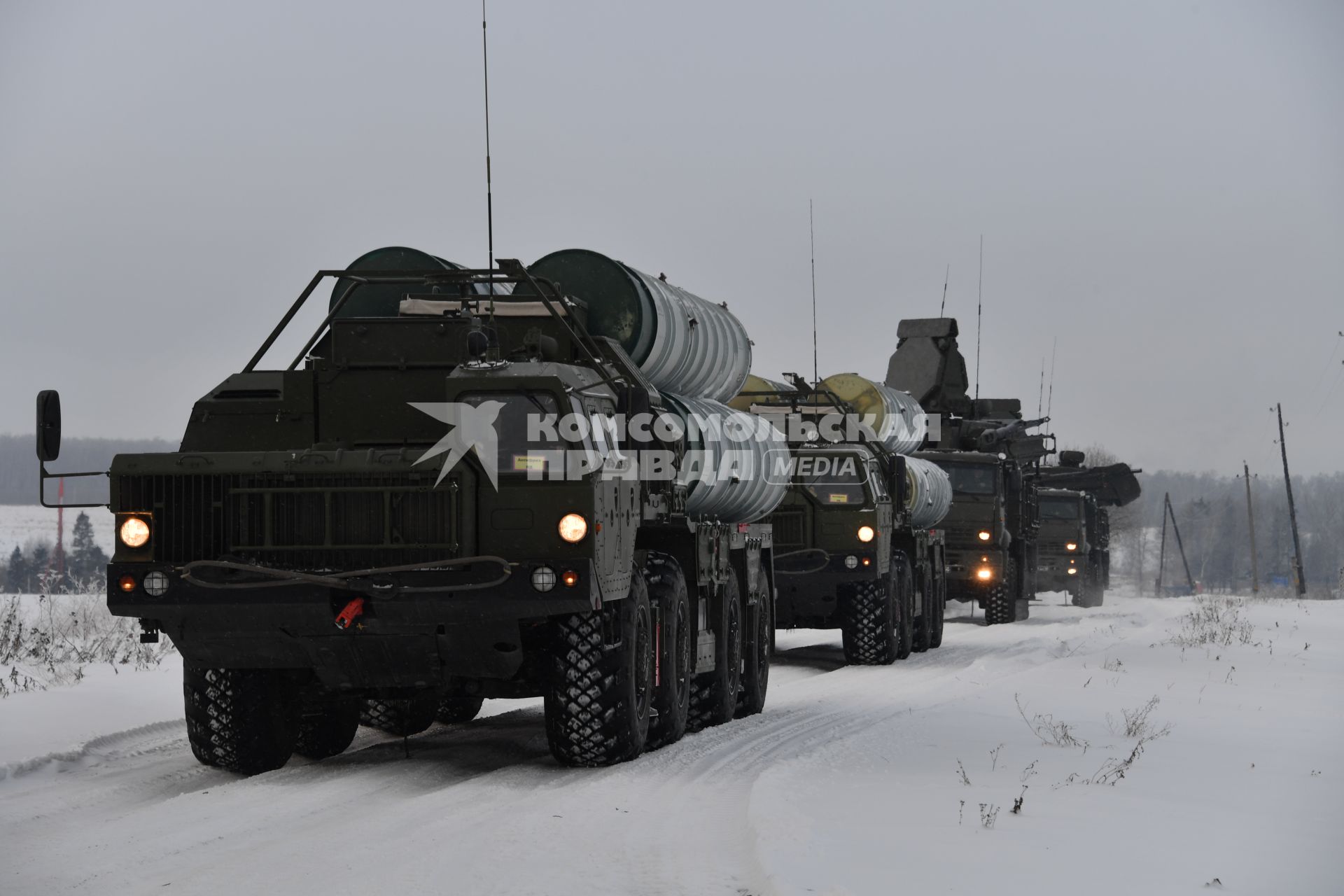 Подольск, Московская область.   В Подмосковье поставили на боевое дежурство  полк зенитно-ракетных систем С-400 `Триумф`.