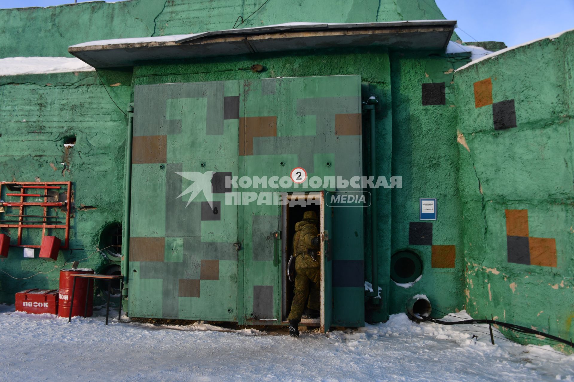 Подольск, Московская область.   В Подмосковье поставили на боевое дежурство  полк зенитно-ракетных систем С-400 `Триумф`.