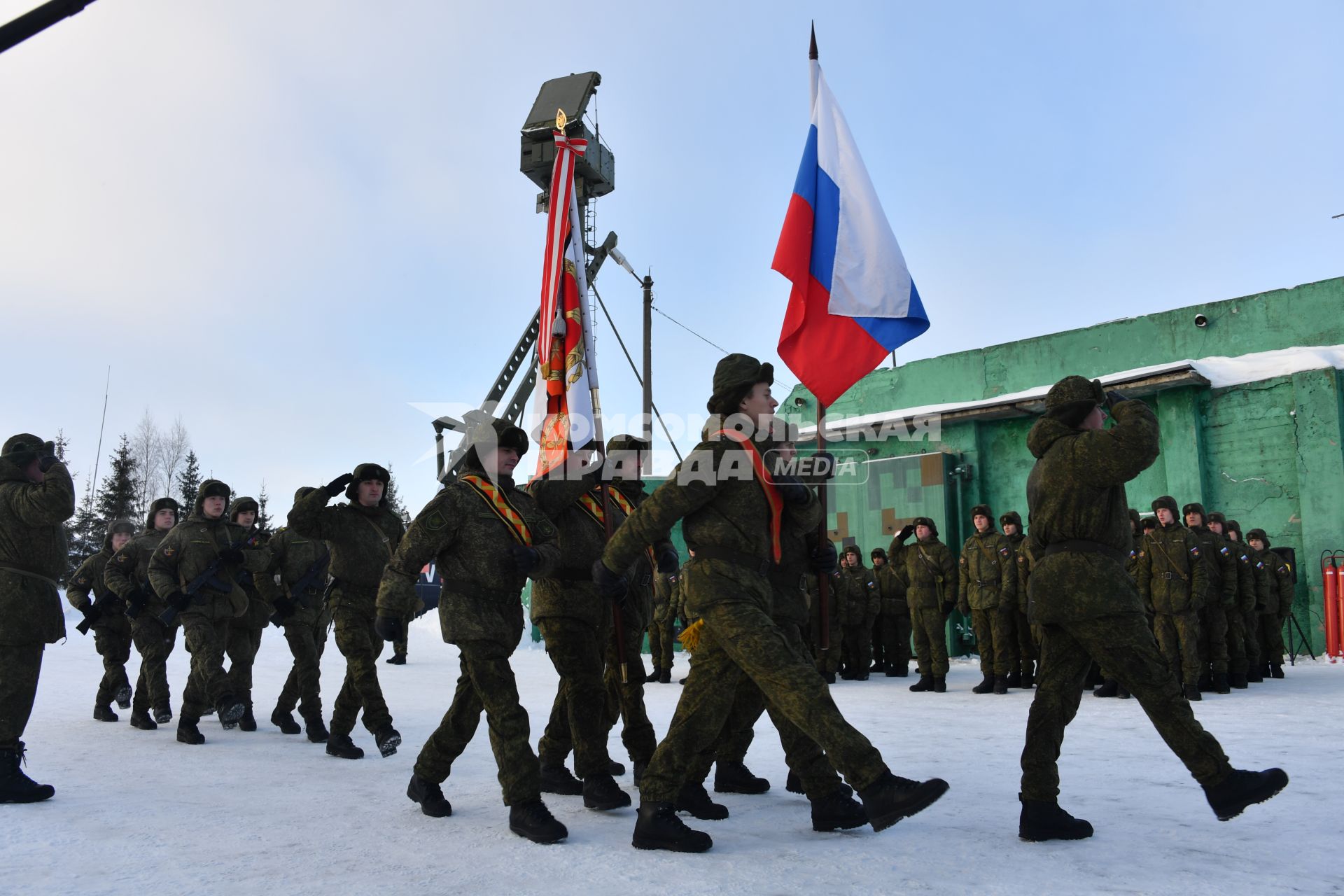 Подольск, Московская область.   В Подмосковье поставили на боевое дежурство  полк зенитно-ракетных систем С-400 `Триумф`.