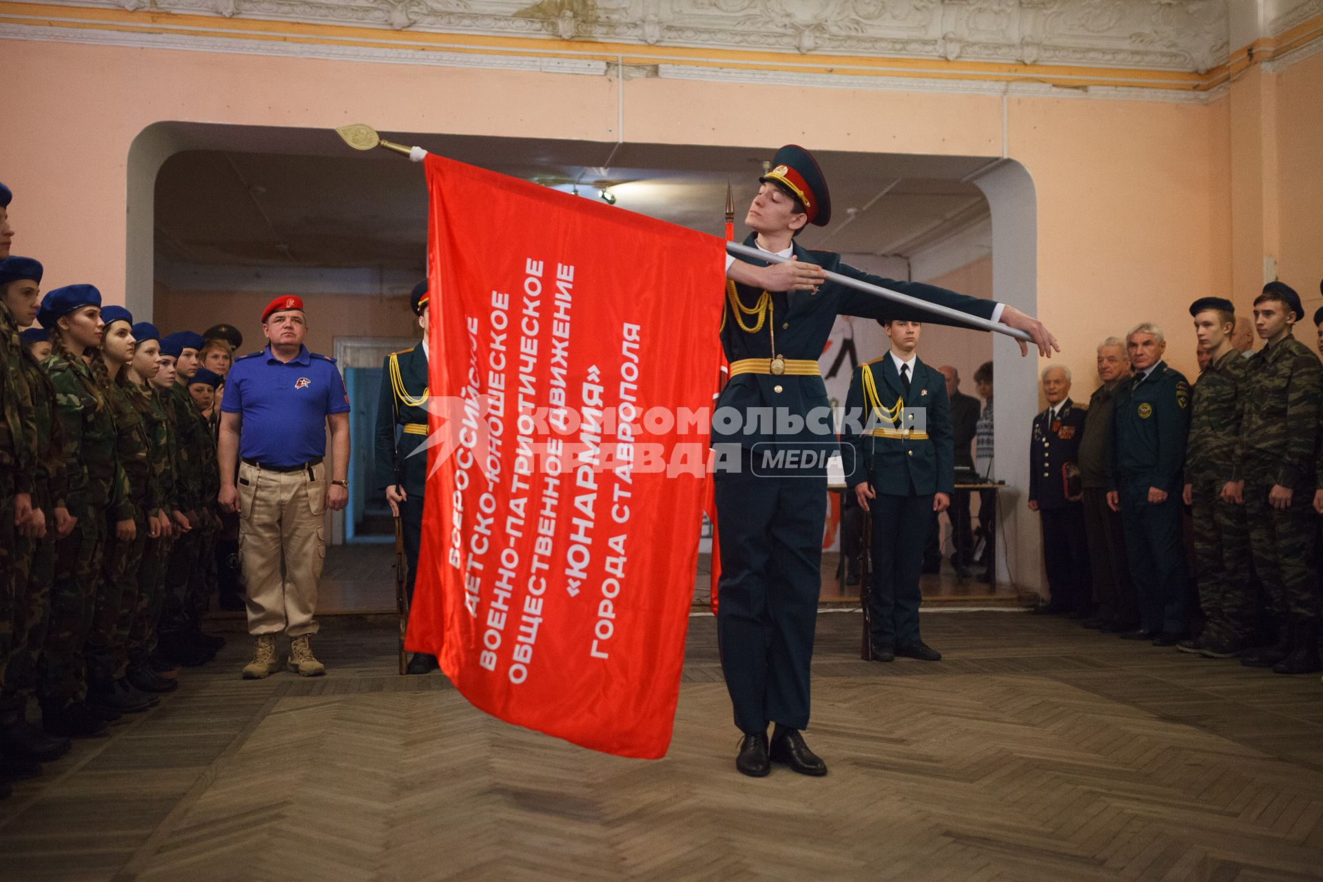 Ставрополь. В городском Доме офицеров в ряды юнармейцев приняли 140 школьников.