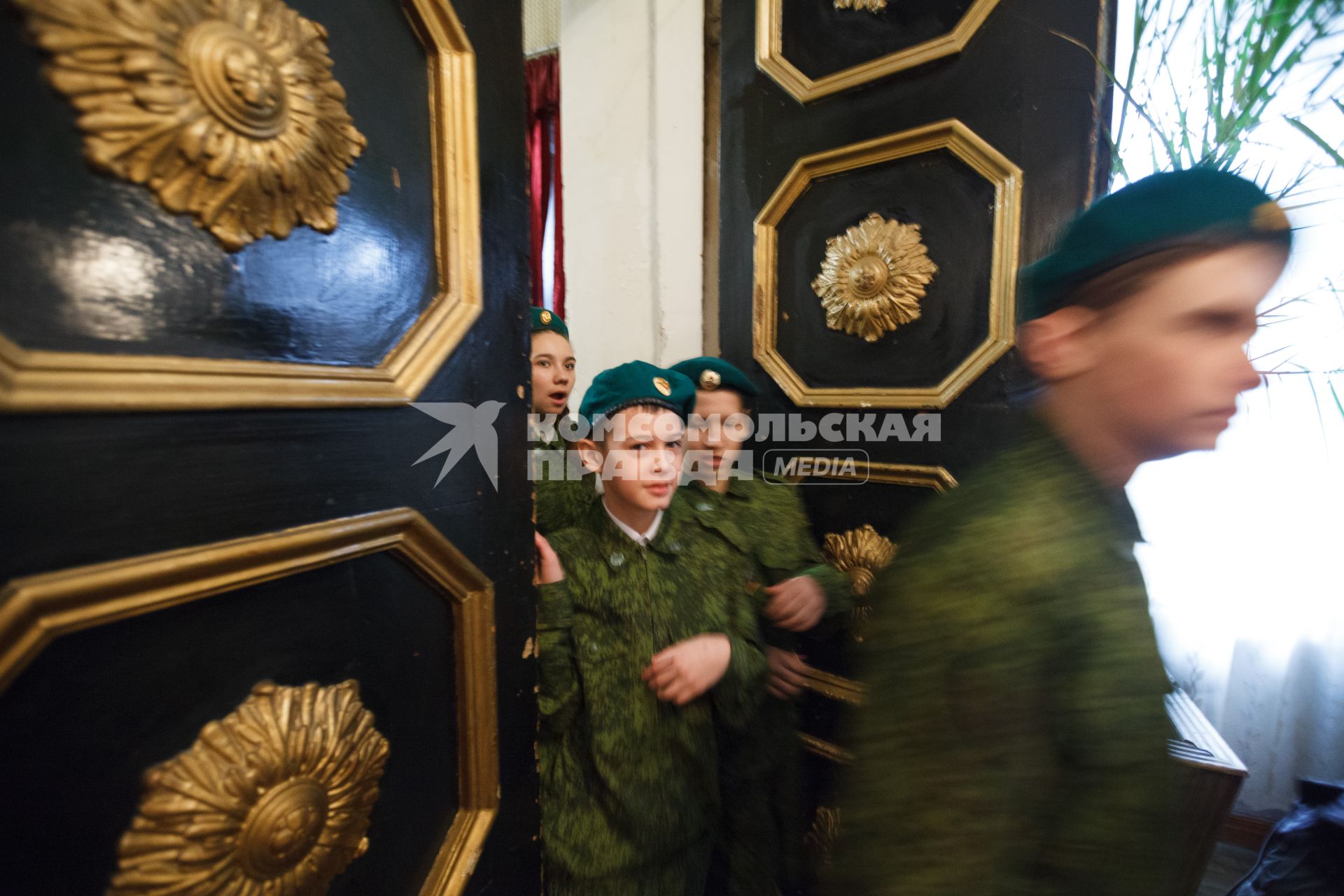 Ставрополь. В городском Доме офицеров в ряды юнармейцев приняли 140 школьников.