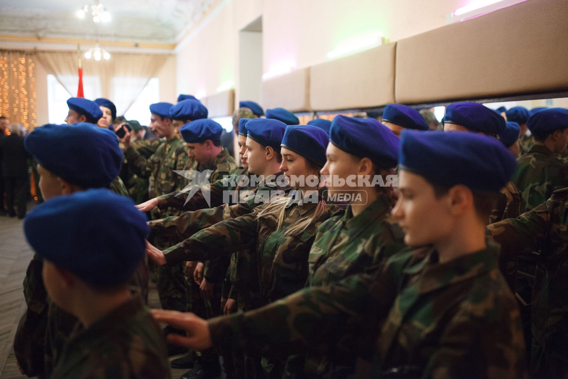 Ставрополь. В городском Доме офицеров в ряды юнармейцев приняли 140 школьников.