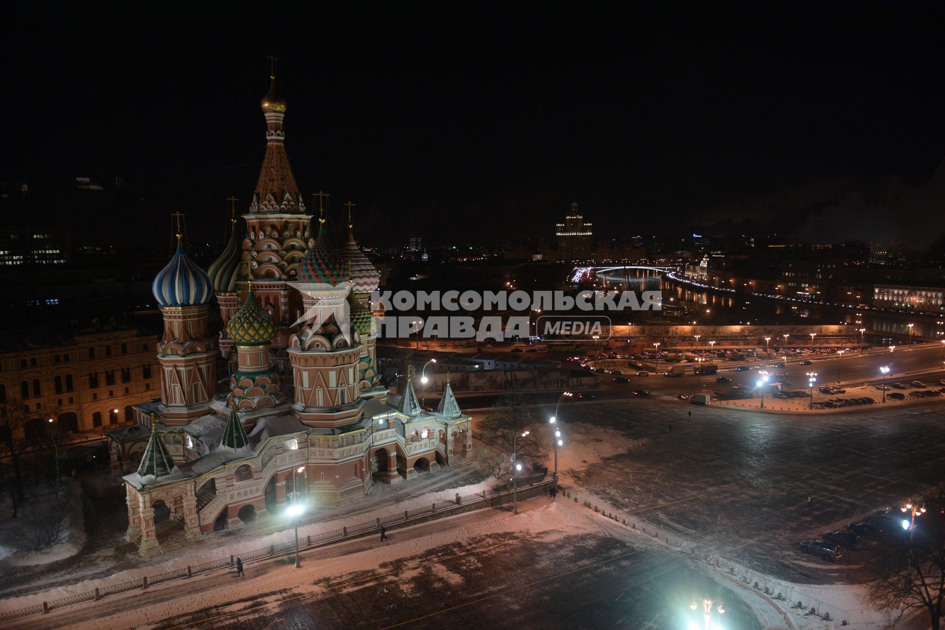 Москва. Вид на Храм Василия Блаженного со Спасской башни.