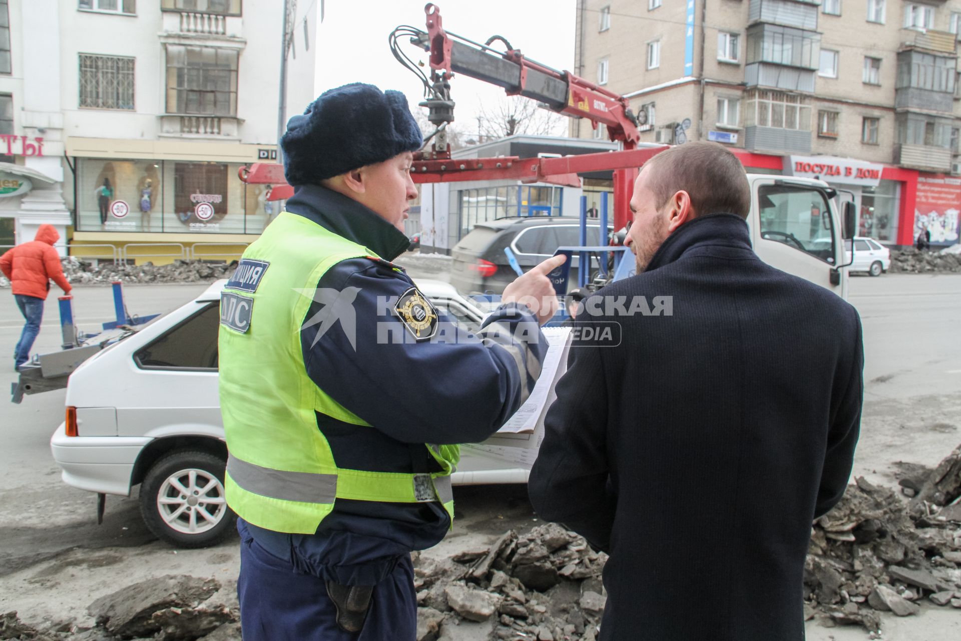 Челябинск. Эвакуация неправильно припаркованного автомобиля.