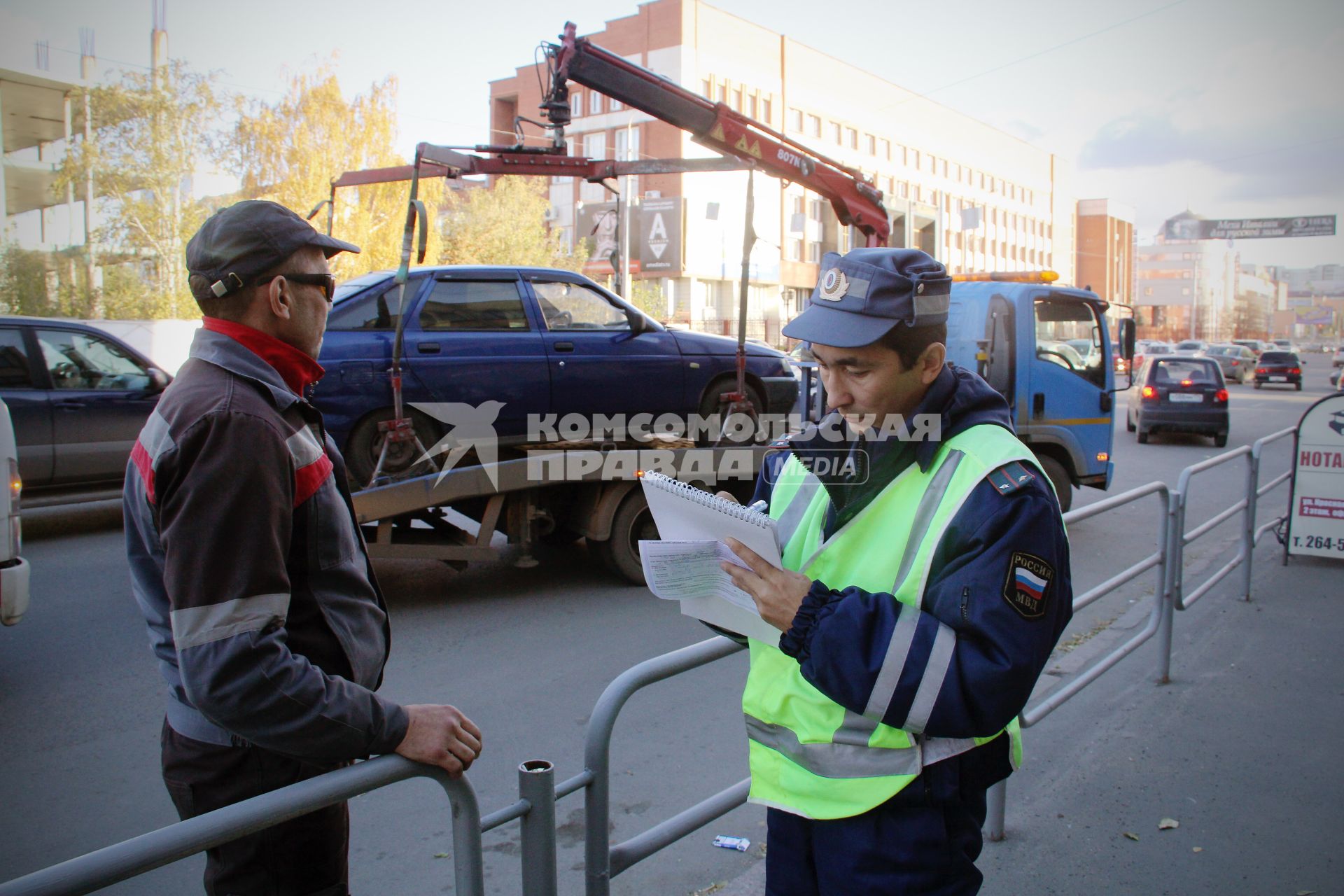 Челябинск. Эвакуация неправильно припаркованного автомобиля.