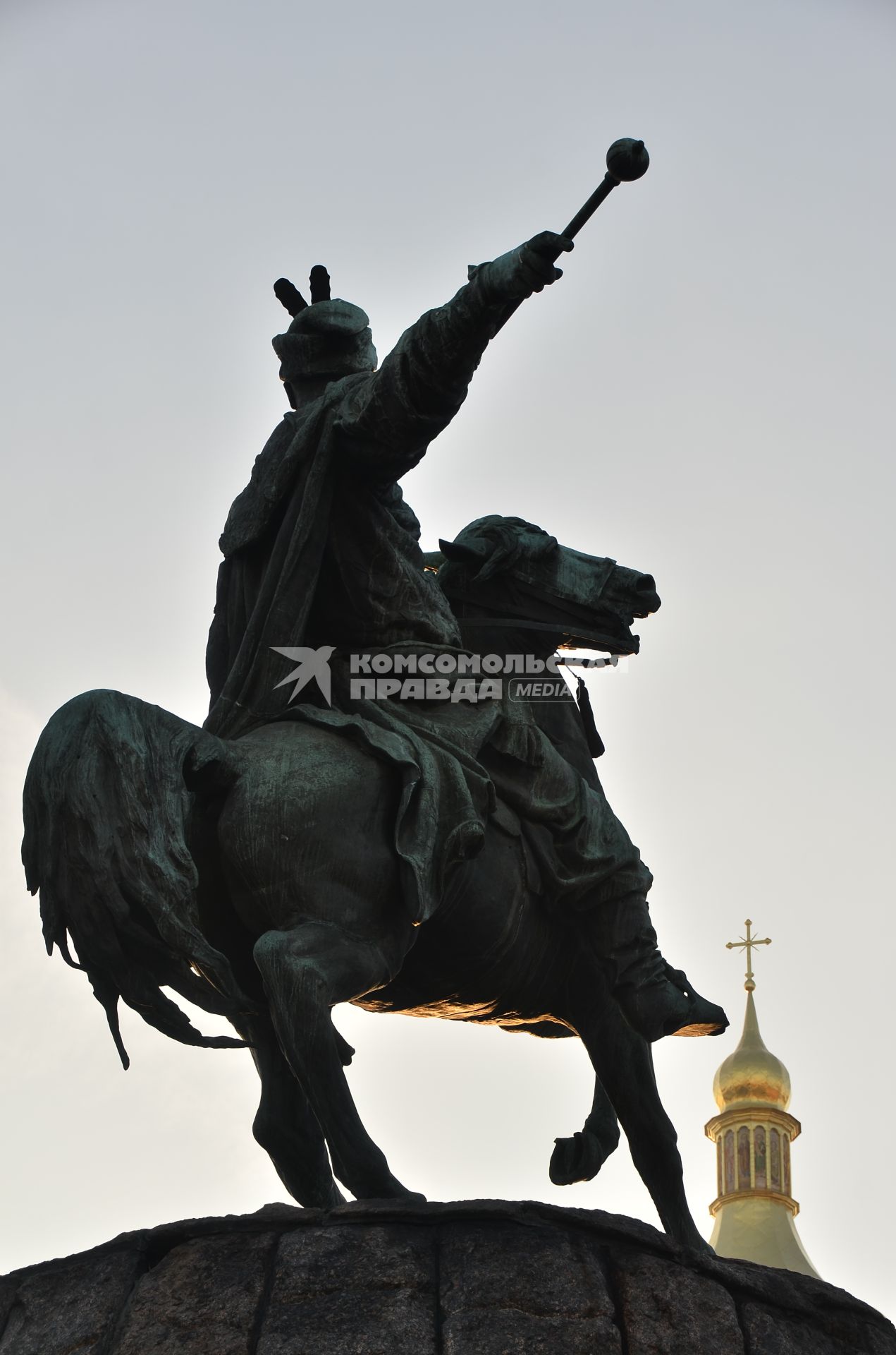 Киев. Памятник Богдану Хмельницкому на Софийской площади.