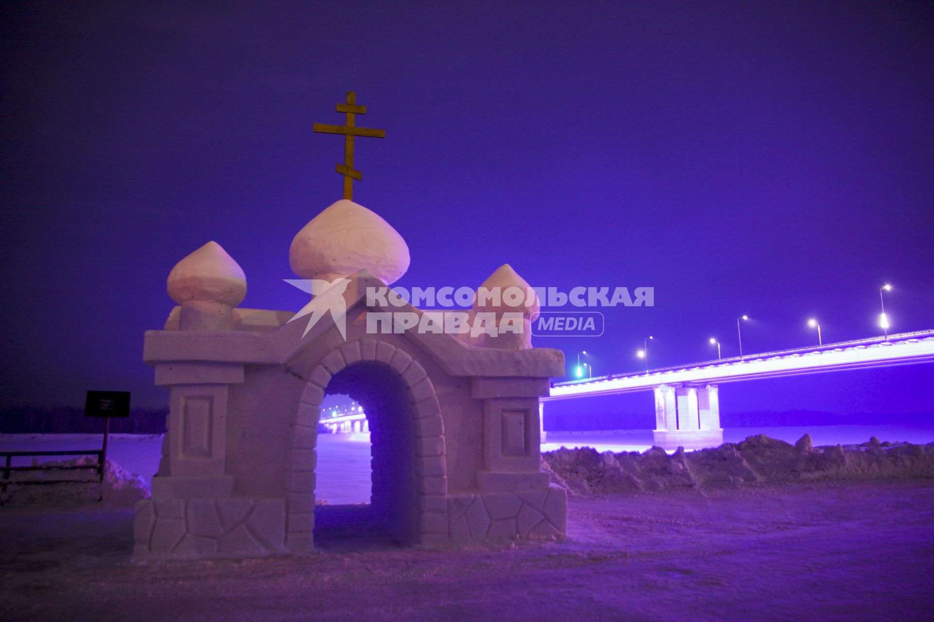 Барнаул. Крещенский городок  на берегу Оби у Речного вокзала.