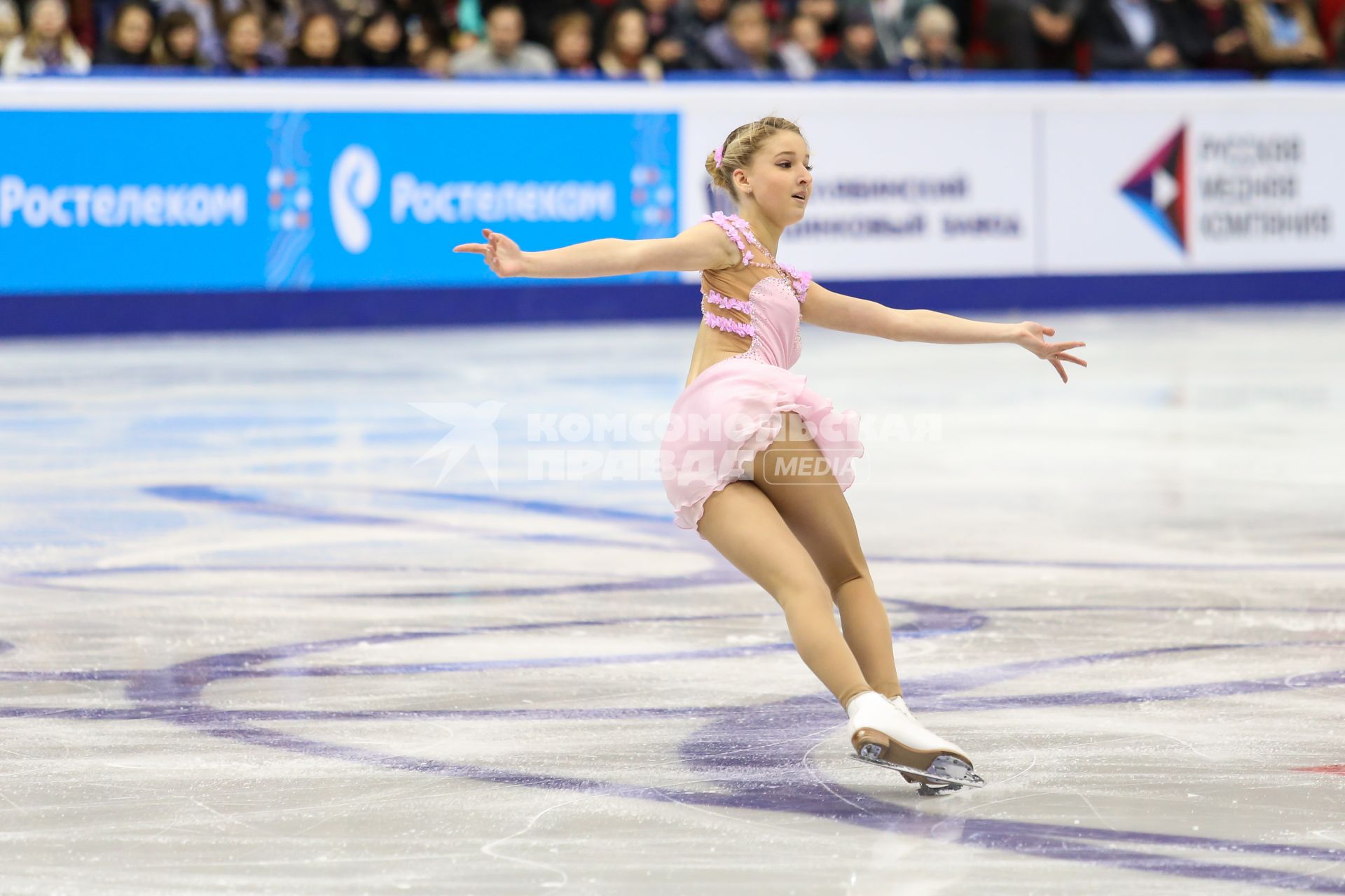 Челябинск.  Фигуристка Мария Сотскова  во время выступления  на Чемпионате России по фигурному катанию.