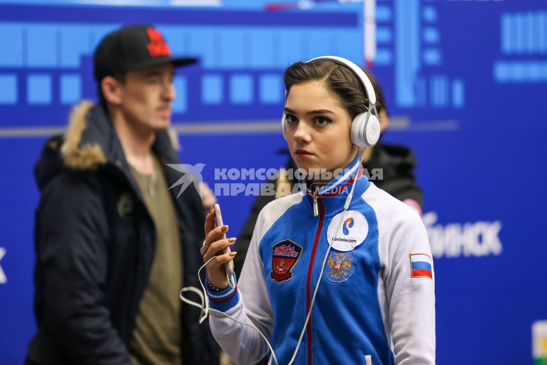 Челябинск.  Фигуристка Евгения Медведева, выигравшая  чемпионат  России по фигурному катанию.