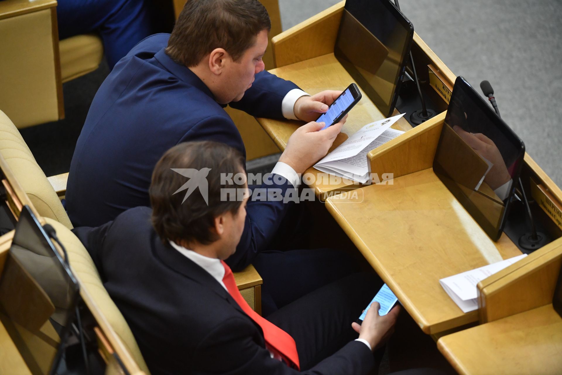 Москва.  Депутаты  на открытии V Рождественских парламентских встреч в Государственной думе РФ.