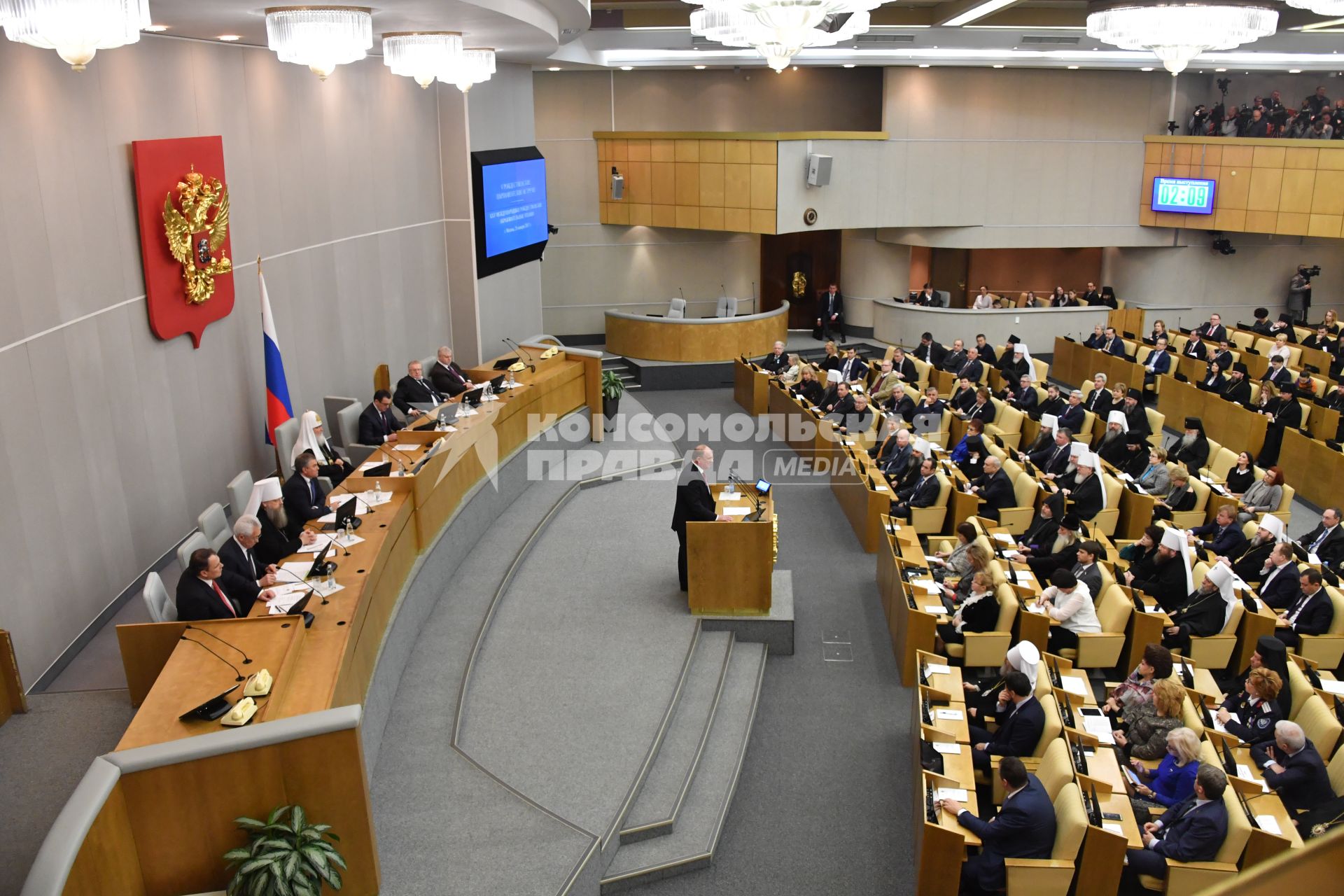 Москва.   Председатель Центрального комитета Коммунистической партии РФ (ЦК КПРФ) Геннадий Зюганов (в центре) выступает на открытии V Рождественских парламентских встреч в Государственной думе РФ.