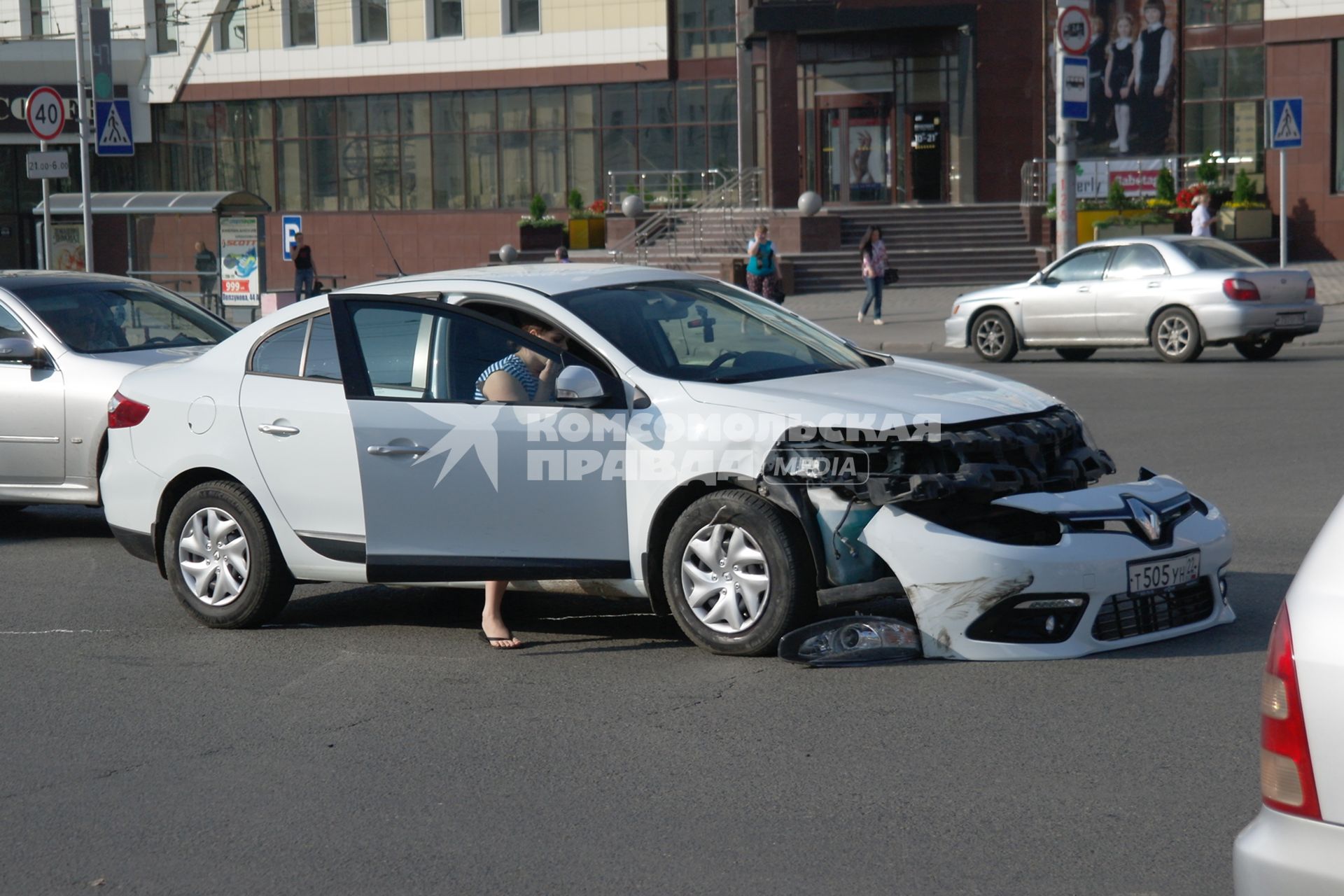 Барнаул.  Автомобиль, пострадавший в результате ДТП.