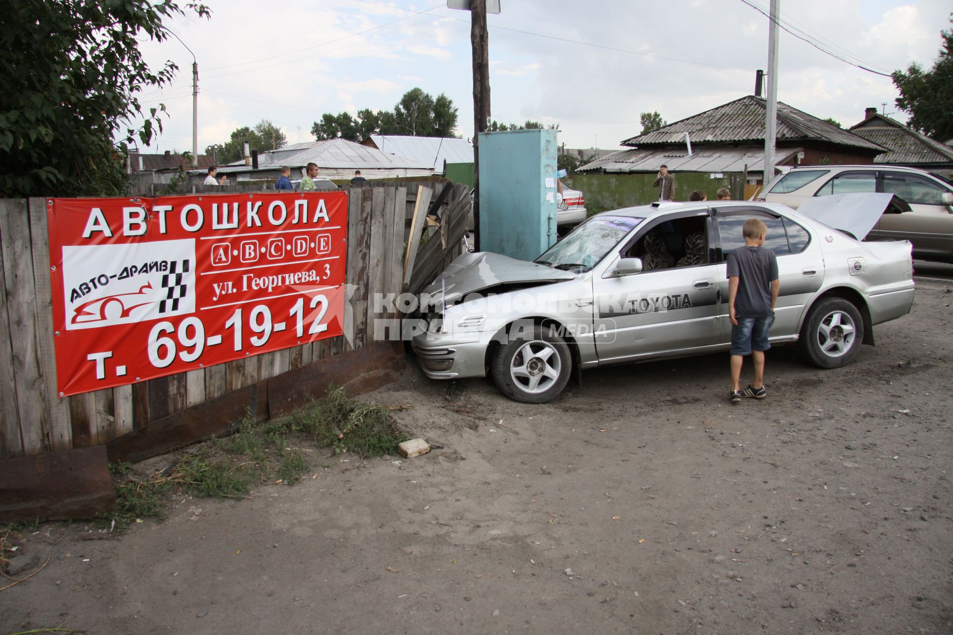 Барнаул.  Автомобиль, пострадавший в результате ДТП.