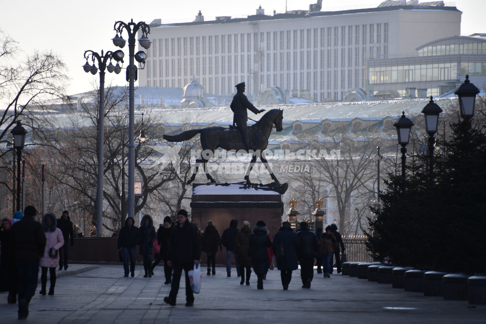 Москва. Памятник маршалу Георгию Жукову на Манежной площади.