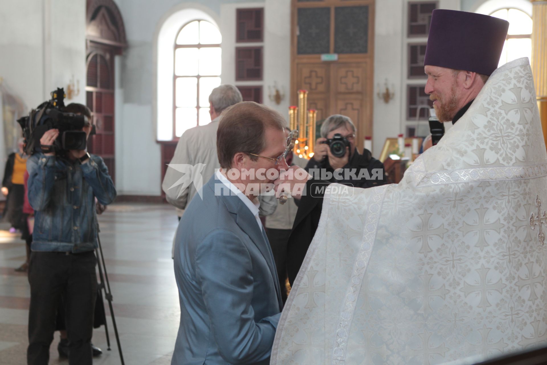 Диск189. Пятый Забайкальский международный фестиваль. Чита. 2015. На снимке: председатель оргкомитета кинофестиваля, председатель правления НП ЗАБАЙКАЛЬСКОЕ ЗЕМЛЯЧЕСТВО Виктор Шкулев