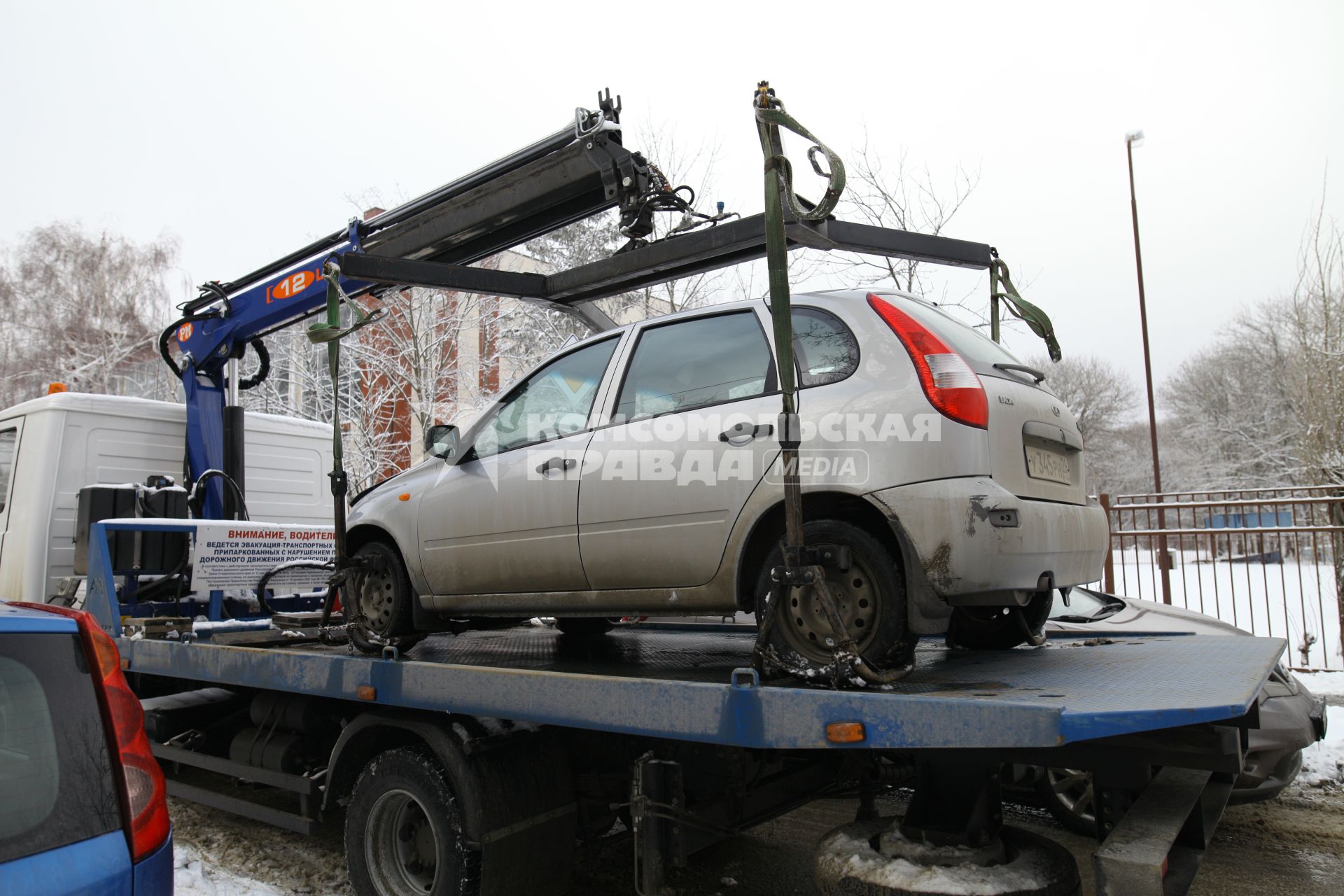 Ставрополь.  Эвакуация автомобиля, пострадавшего в результате ДТП.
