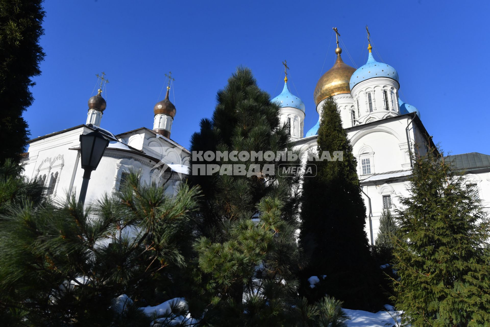 Москва. Вид на Преображенский собор   Новоспасского монастыря.