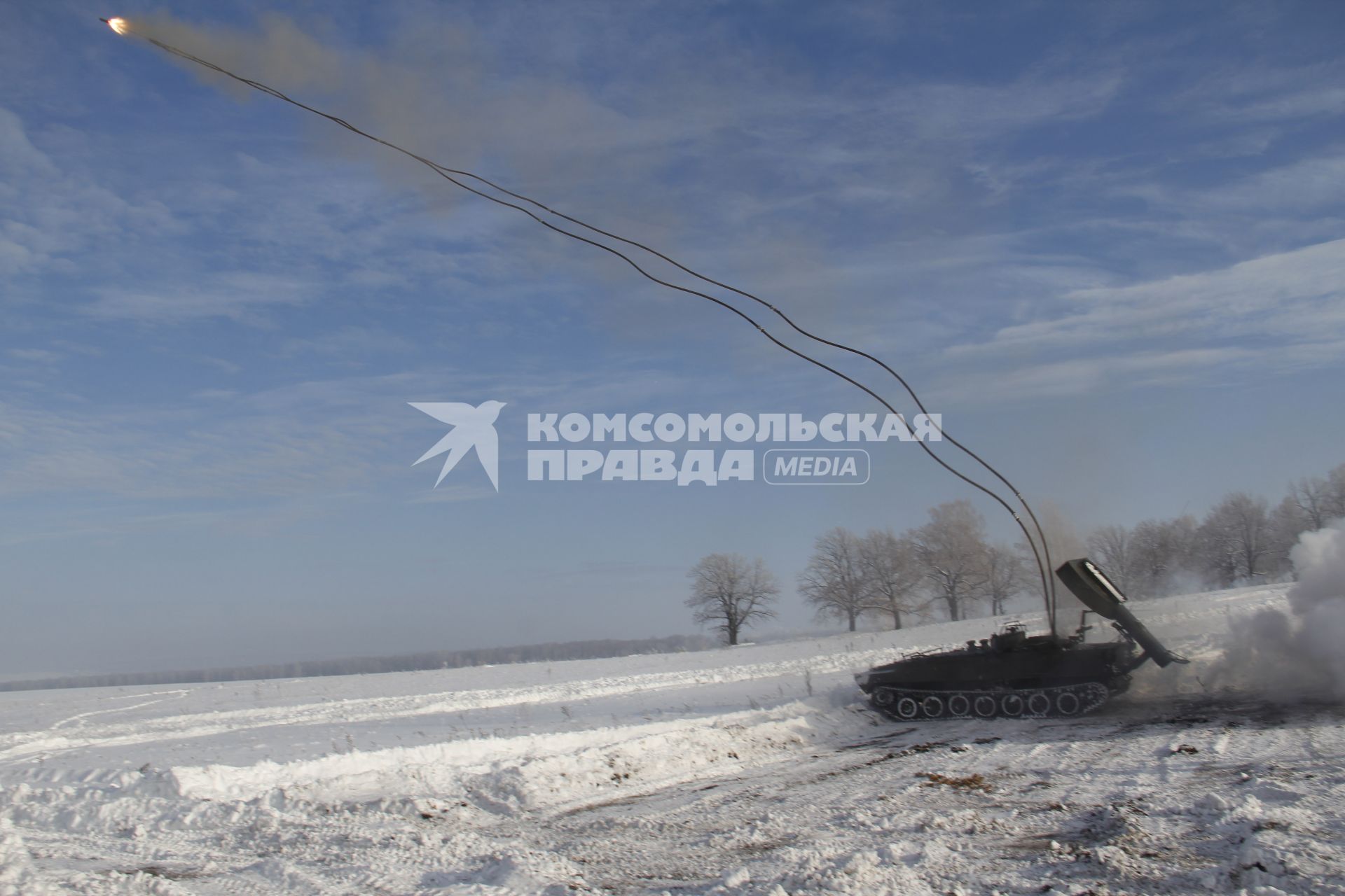 Башкирия. Самоходная установка УР-77 на военном полигоне Алкино-2 во время специальных учений ко Дню инженерных войск.