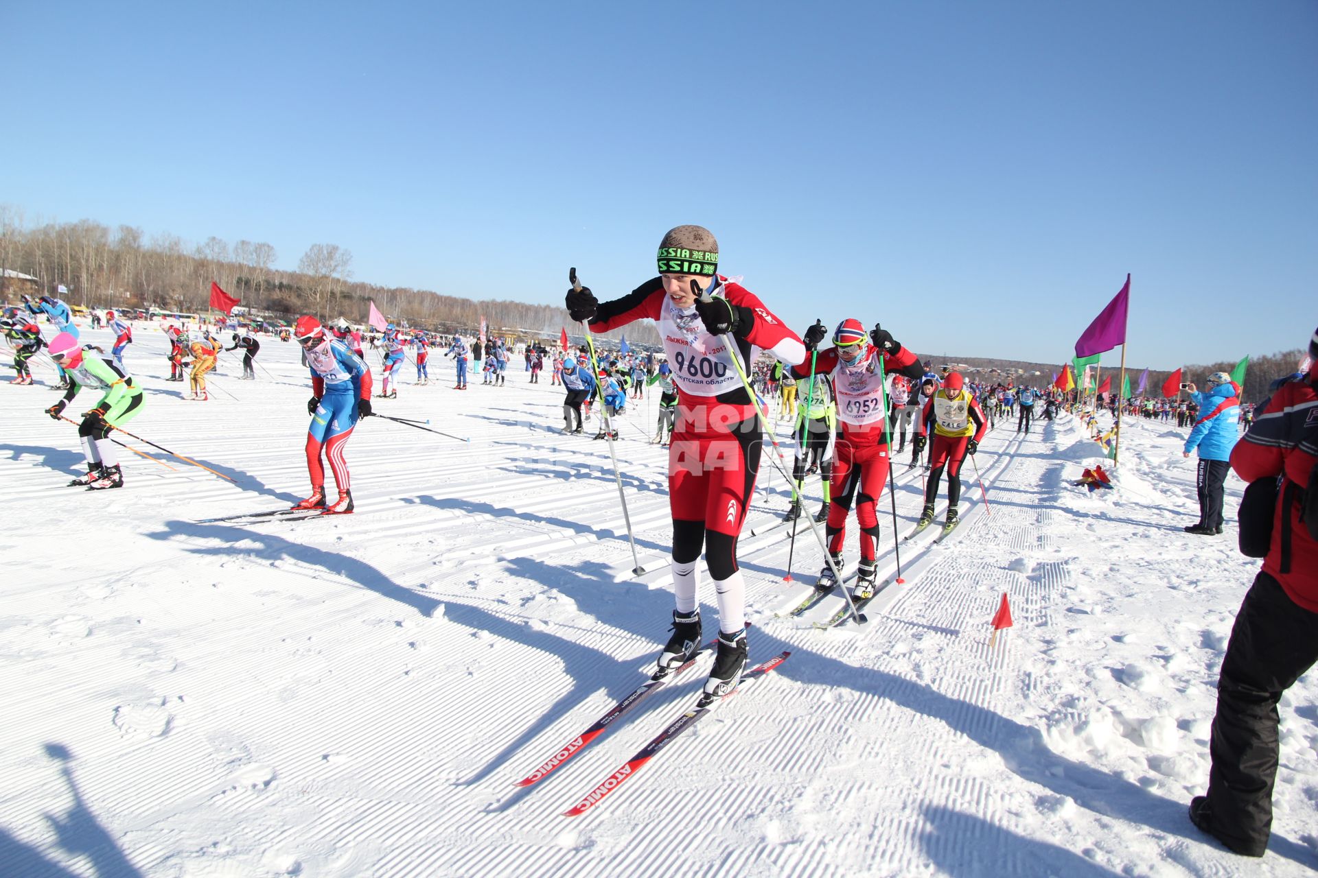 Иркутск.  Участники  Всероссийской массовой лыжной гонки `Лыжня России - 2017`.