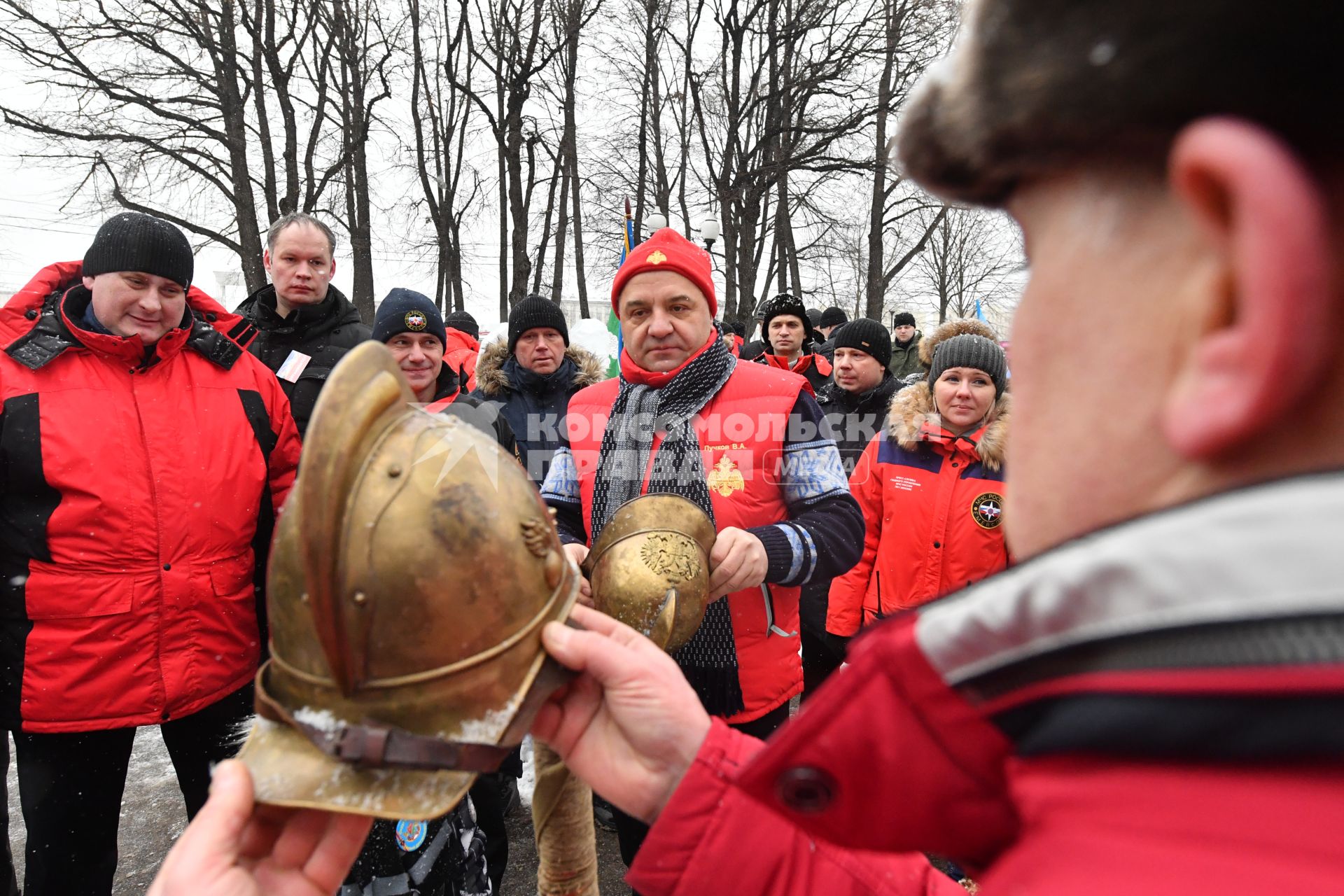 Москва. Министр МЧС России Владимир Пучков принял участие в флешмобе под девизом `МЧС России-за здоровый образ жизни` в парке Горького.