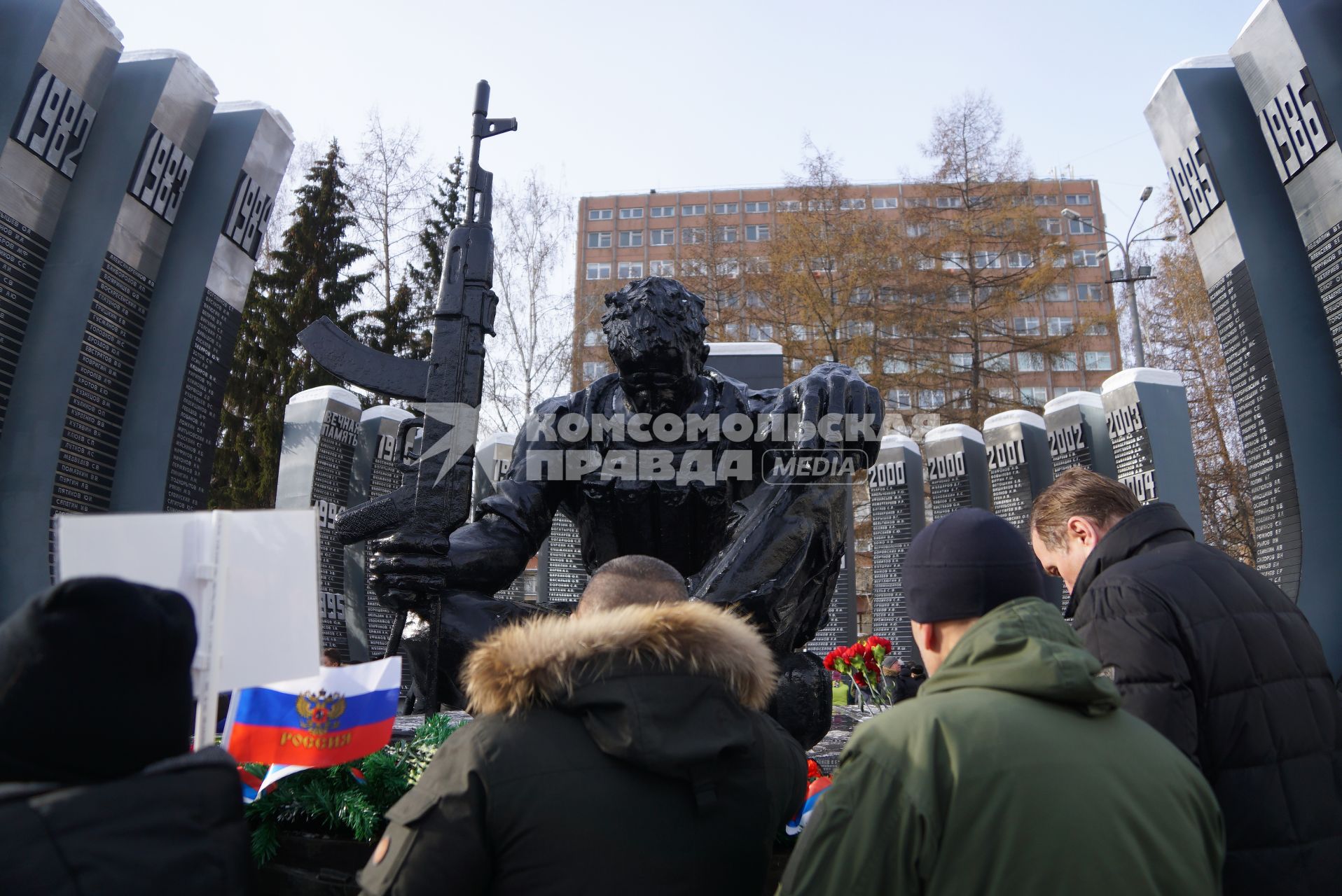 Екатеринбург. Церемония возложения цветов к мемориалу войнам-интернационалистам \"Черный тюльпан\", в день 28-й годовщины вывода Советских войск из Афганистана