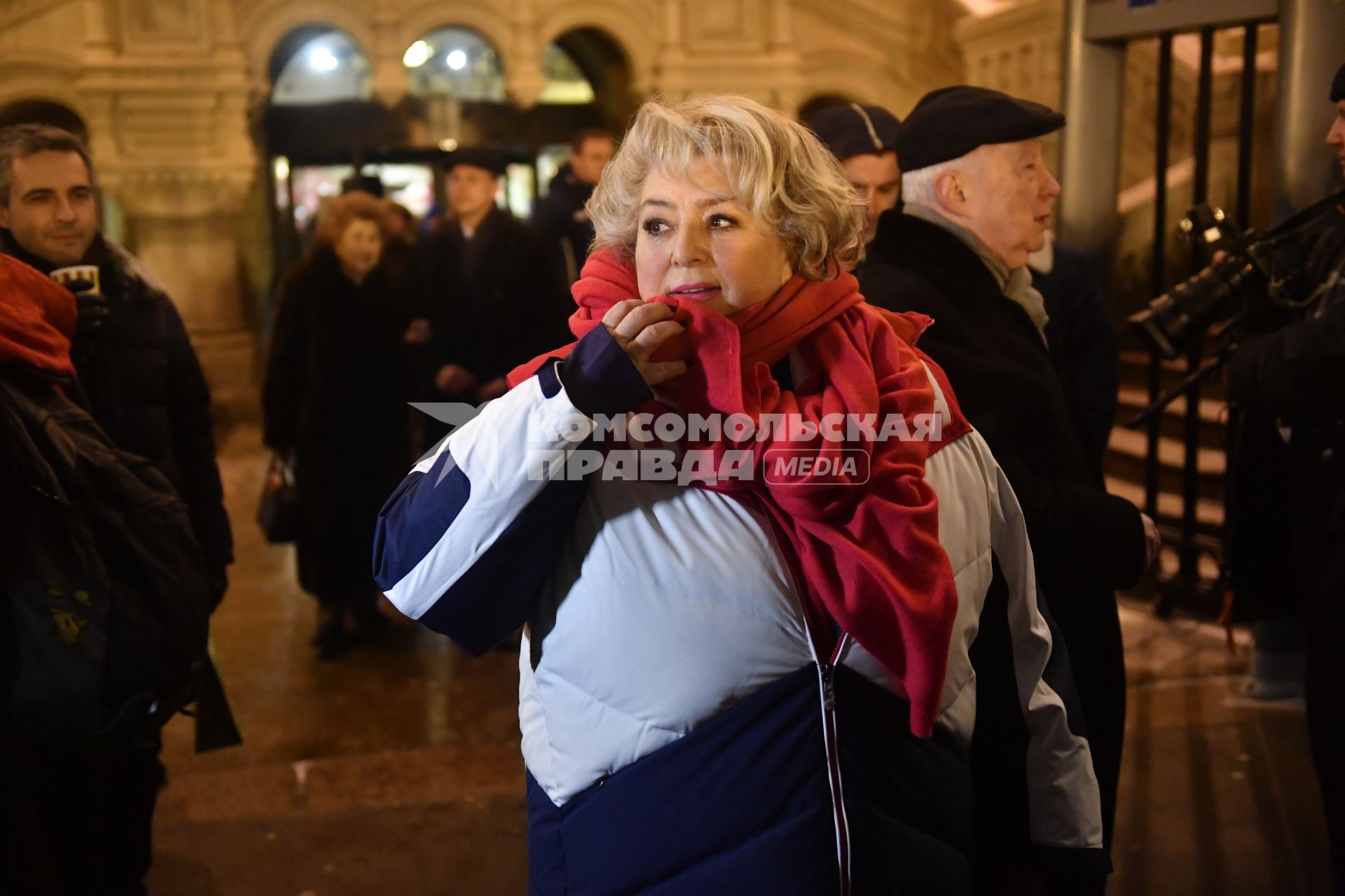 Москва.    Тренер по фигурному катанию Татьяна Тарасова в день своего 70-летия на Красной площади.