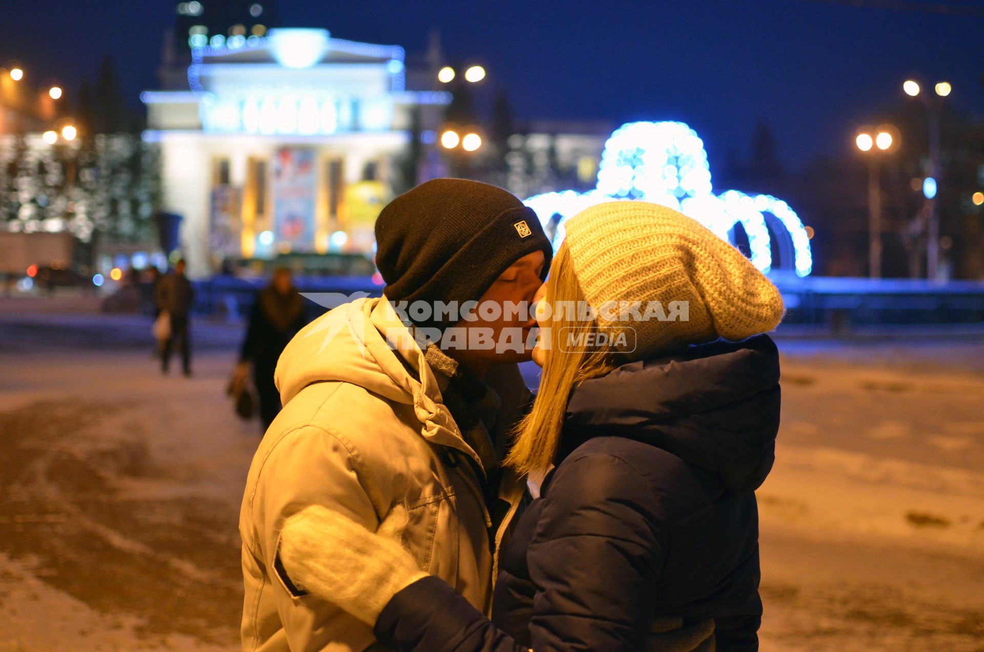 Новосибирск. Влюбленная пара в День святого Валентина.