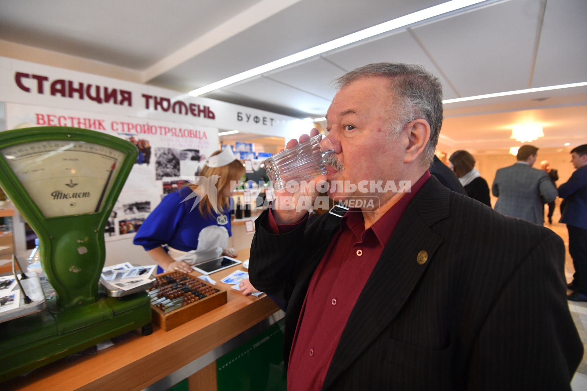 Москва. Заместитель редактора отдела международной и внутренней политики `Комсомольской правды` Александр Гамов на Днях Тюменской области в Совете Федерации РФ.