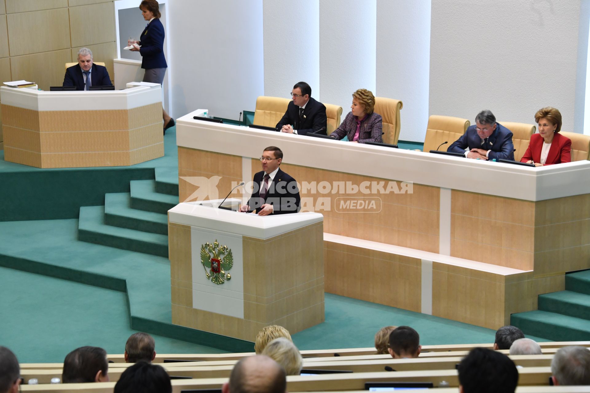 Москва. Выступление губернатора  Тюменской области Владимир Якушев в Совете Федераций РФ.