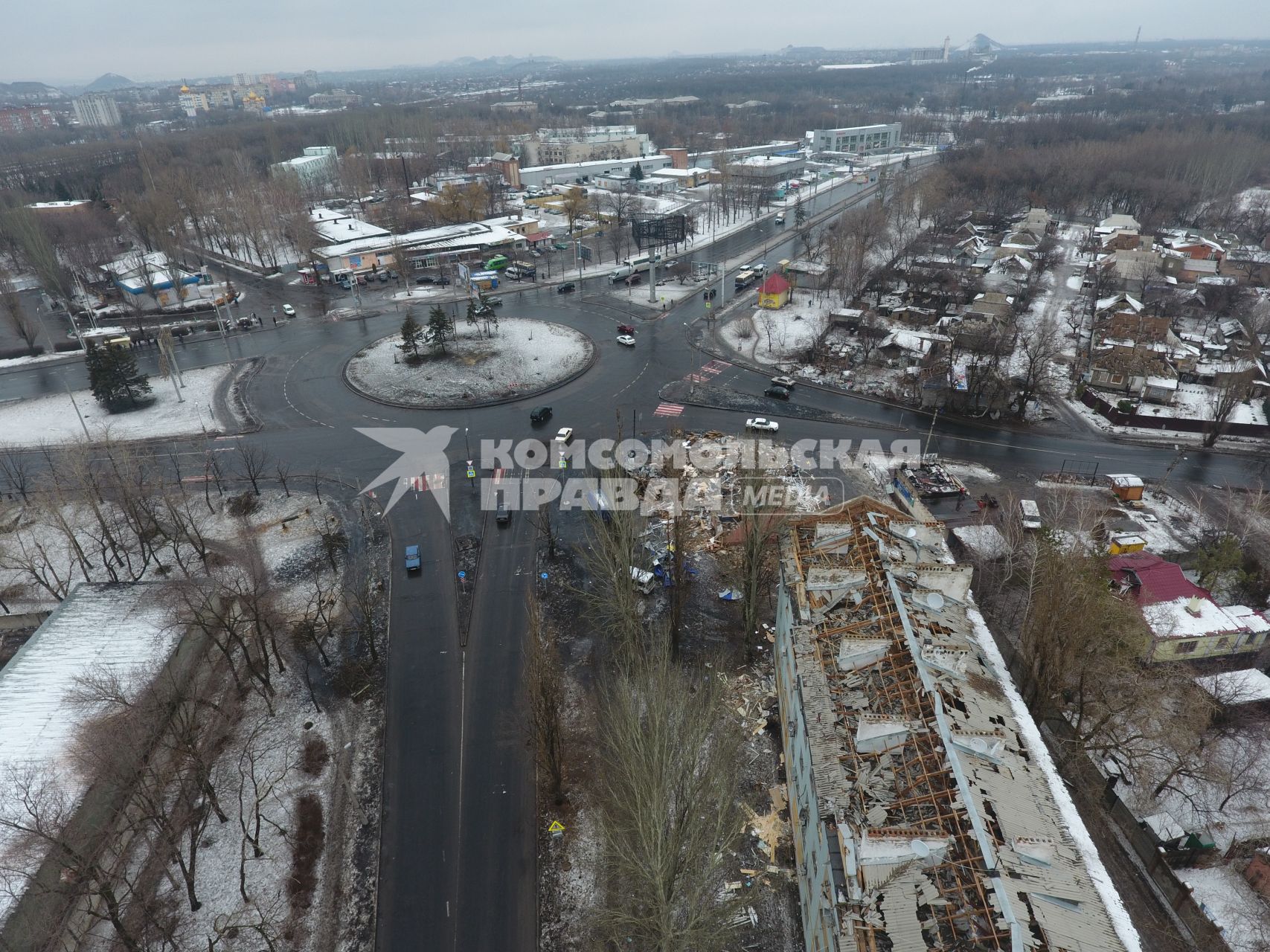 Украина, Донецк. Последствия мощного взрыва в районе транспортной развязки `Мотель`.